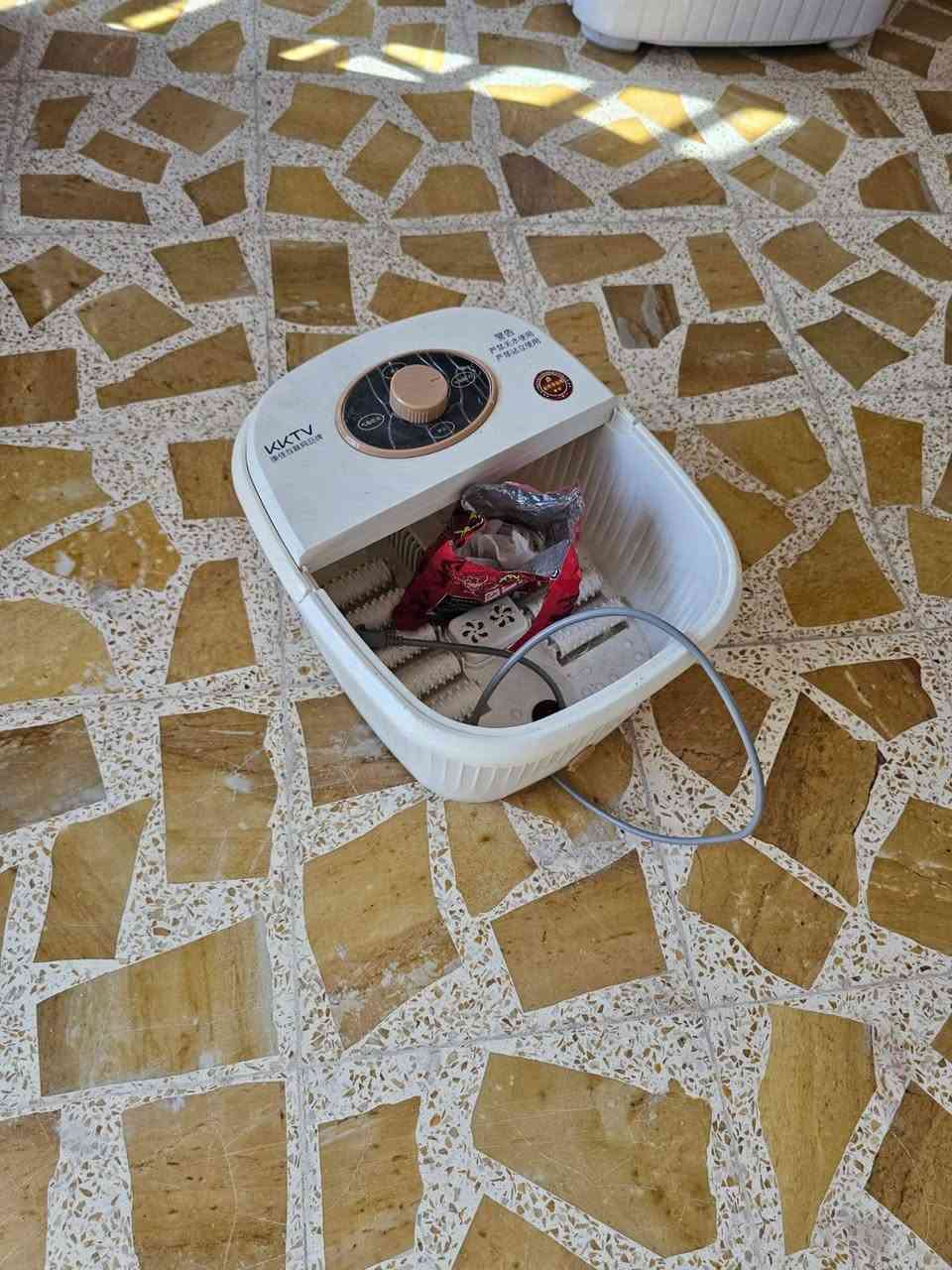 طاولة طعام • جهاز رياضة • جهاز تدليك رجلين