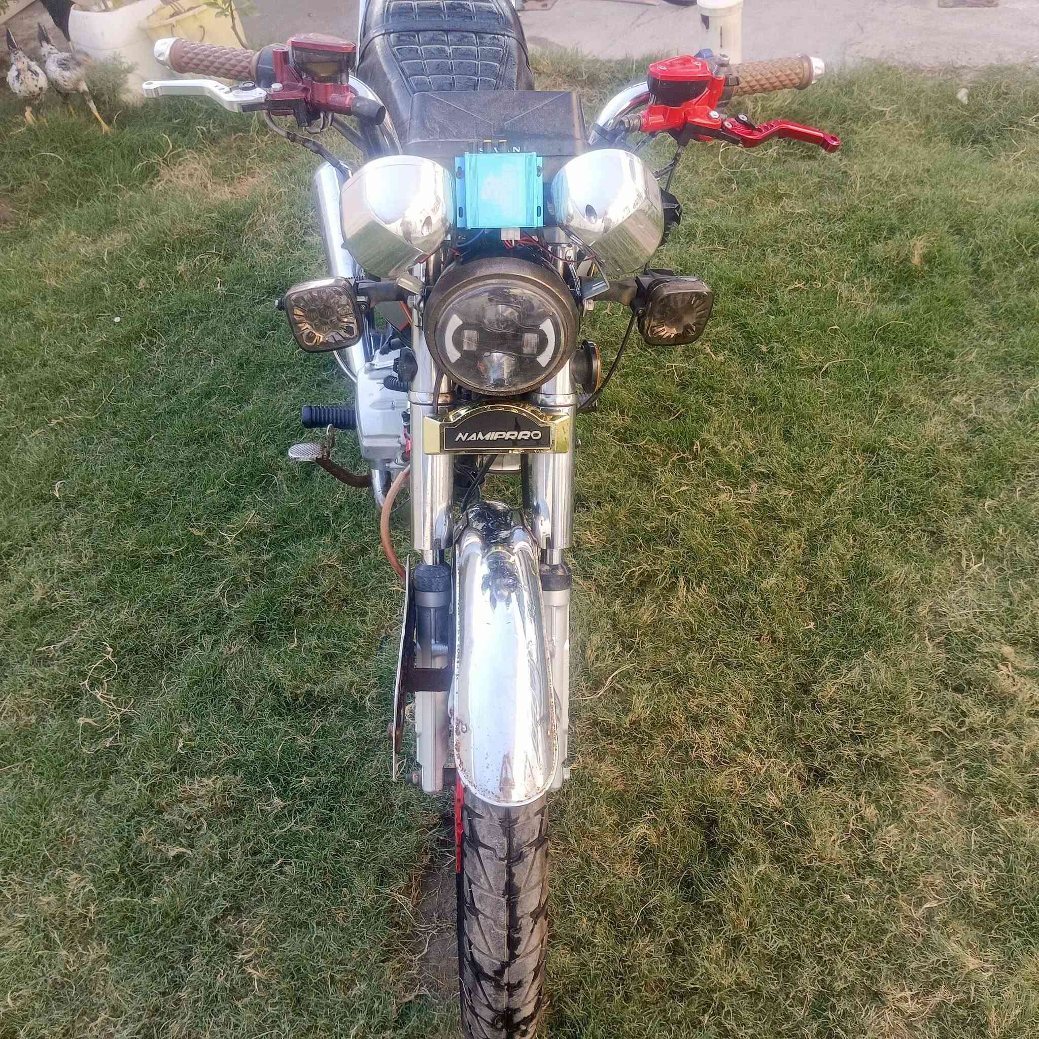 سلام عليكم دراجه نامه برو موديل 2022 جاهزه خمسه كير محرك نضيف 150cc رقم وسنويه بسمنه للستفسار اتصل *********** واتساب موجود
