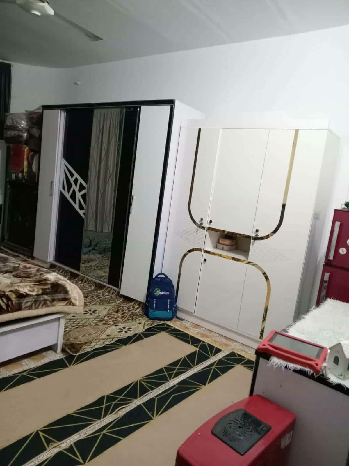 السلام عليكم
بيت للبيع بداية شارع سالم قريب ع فلكت 60
مساحته. 200م  طابقين 🏠
الطابق الأول عكاده
أستقبال ظيوف
صاله
مطبخ
غرفه نوم واحده
حمامات داخليه وخارجيه مع طارمه
مخزن خلف البيت
الطابق الثاني
غرفتين نوم
صاله
وحمامات بعده مكامله
الأستفسار الاتصال أو مراجعت مكتب المطور العقاري الكائن في حي الجزائر شارع المطاعم أو الاتصال على الأرقام
***********
***********
***********
المطور العقاري امانك في العقار 🌃
