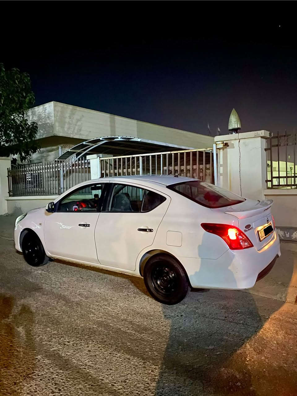 نيسان صني • ٢٠١٦ • أبيض