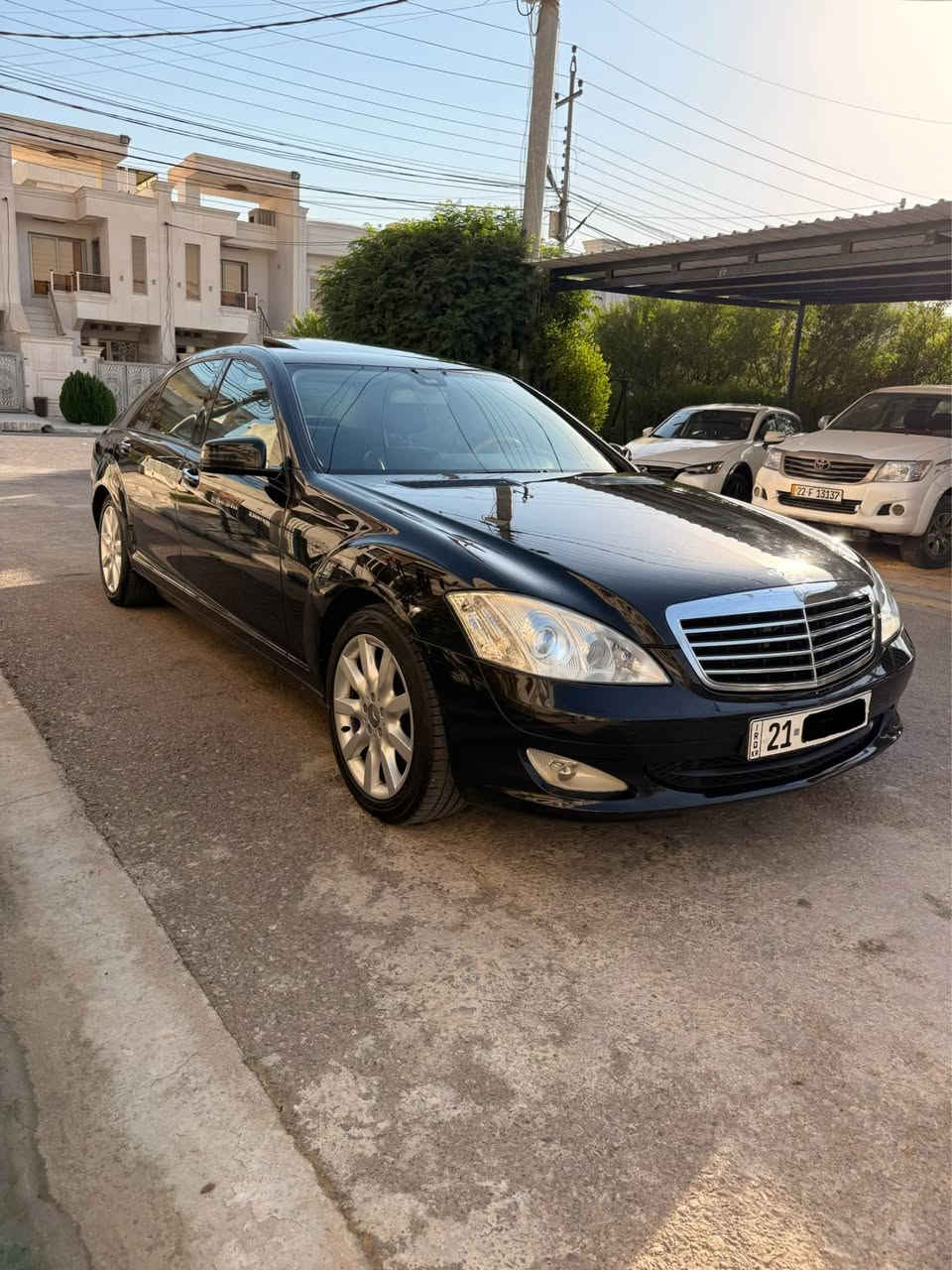 mercedes benz s class 350 2008
فول مواسەفاتە و سلایتە و حەساسی پێشو پشتە کوشن سارد و گەرمە و ٢٥ جولەی کوشنی هەیە ئاوینە شەفتە و دەرگا سەحبە و ئۆتۆ بریکە و ٣ جام پەردەی کارەبایە و لایت زینۆنە و دەرگا گەورەی ڤیئایپیە و زۆر مواسەفاتی تریشی هەیە و هەموو شتتکی لەسەر دەقی شەریکە ماوەتەوە سەیارەکە بەنزینە و زەمانە و گێر و مەکینە و کارەبایات و هەموشتیکی بەشەرتە و لەسەر دەقی شەریکە ماوەتەوە 
تەنهە دەرگا و جاملغی دواوە بەس پەمپە وەتا بۆ جوانی پەمپ کراوەتەوە بی لیدران یانی ژورەی نەگرتوە و ئیرباگەکەنی هیچی نەتەقیوە (١٦٦mile) رۆیشتوە
رقم تلفۆن
(***********)
(***********)

مرسيدس بنز S350 موديل 2008

مواصفات كاملة وفل أوبشن، حساسات أمامية وخلفية، مقاعد تبريد وتدفئة مع 25 حركة للمقعد، مرايات جانبية قابلة للطي (شفط)، إغلاق أوتوماتيكي للأبواب، ستائر كهربائية على 3 زجاجات، إضاءة زينون، وباب كبير VIP، بالإضافة إلى مواصفات أخرى كثيرة.

السيارة تعمل بالبنزين، والمكينة والكيرس والكهرباء وكل شيء فيها مضمون ومتفق عليه مع الشريك حسب الاتفاق المكتوب.

فقط الباب الخلفي وزجاجه تعرضا لصدمة خفيفة من الخلف (بمب)، وتم إصلاحهما وتلميعهما بشكل جميل جداً بدون أي طرق أو دق، أي أن الهيكل (الشاصي) لم يُلمس إطلاقاً، والإيرباگ لم ينفجر أبداً.

قطعت السيارة مسافة 267,460 كم تقريباً.

📞 للتواصل:
(***********) أربيل, العراق
