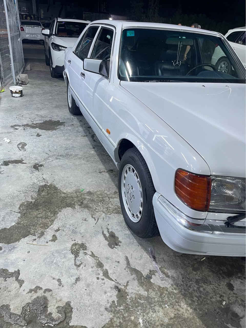 السلام عليكم
مارسيدس رئاسي 300 موديل 89 السياره بدون ضربه صبغ عام درجه اولى كير مكينه كرباءيات صدر تبريد كله جديد السعر 95  وبيه مجال بسيط مكانه الدوره *********** بغداد, العراق

