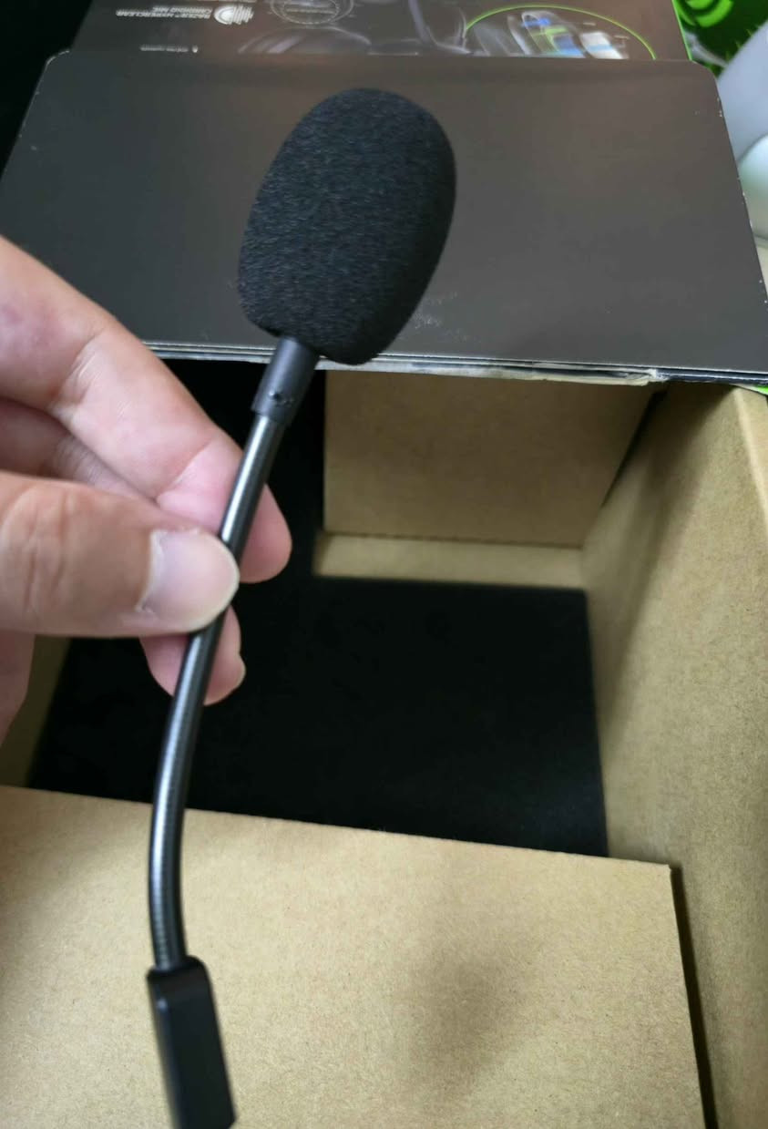 Razer blackshark v2 + used sound card 
هیدسیت ریزر بۆ فرۆشتن 

زۆر پاکە و خاوێنە کارتۆن و شتی خۆی لەگەلە 
هیچ کێشەیەکی نیە 
بۆ هەموو جۆرە ئامێریک دەبێت .
نرخ 85 هەزار

*********** أربيل, العراق
