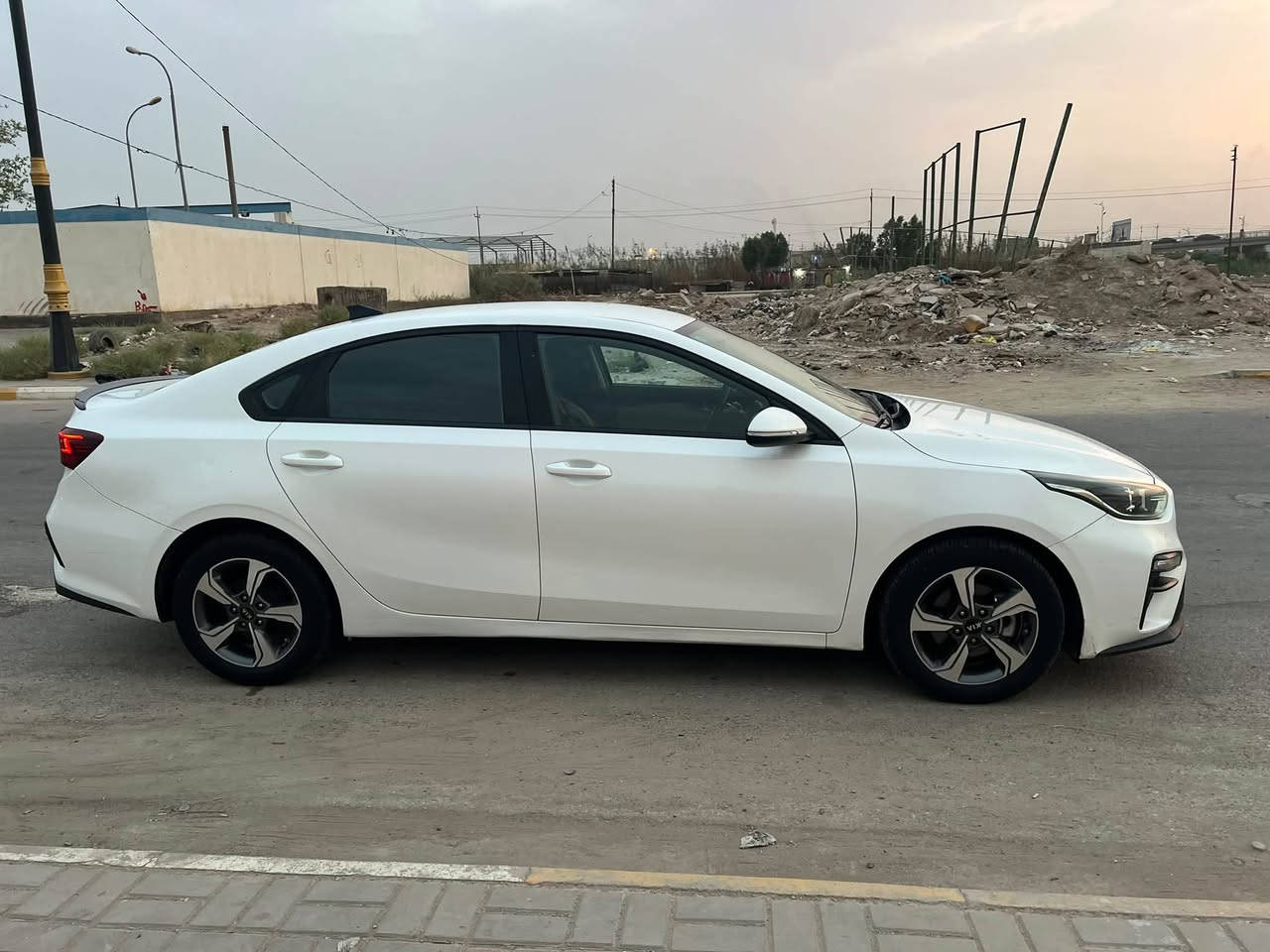 سيراتو خليجي موديل 2019 مكينه 1600 بيه صبغ شبرين بجاملغ الامامي فقط شبرين رقم بغداد دولي هزه جديده صارله شهر مداور ثاني يوم  ماشيه100
 فول  موصفات عده الفتحه لد خلفي
مري شفط اشاره بلمي تبريد قطعتين جاهزة من كلشي خير من الله سبير مانازل سياره جديده بمعنى الكلمه ارضيه جلد //***********
