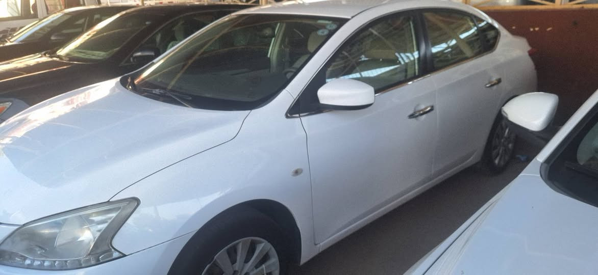 Sentra 2018
***********
باب السائق صبغ
بدون دواخل
 كير و مكينة شرط
السعر 115 و مجال
المكان  دهوك
