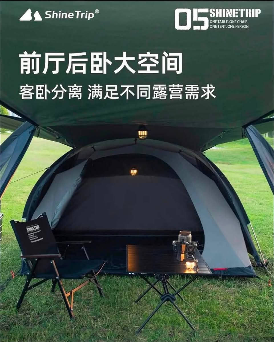 السلام عليكم للبيع خيمة التخييم النفقية خفيفة الوزن من سلسلة 05 (ShineTrip 05 Series Tunnel Tent) شين ترايب باللون الأسود.
تتميز هذه الخيمة بتصميمها المناسب لشخصين، وهي مصممة خصيصاً لعشاق التخييم والمغامرات والتخييم بالدراجات النارية (Motorcycle Camping) نظراً لخفتها وسهولة حملها.⛺ 
الهيكل الداخلي: تصميم ذو غرفتين (غرفة نوم + صالة جلوس/تخزين).
الوزن: حوالي 4.9 كيلو غرام ، مما يجعلها خفيفة وسهلة التنقل.
المواد: مصنوعة من قماش أكسفورد 150D المتين والمقاوم لقطع القماش.مقاومة الطقس: مزودة بطلاء مقاوم للماء (2000-3000 مم) وحماية فائقة من أشعة الشمس وفوق البنفسجية (UPF50+).
الأعمدة: مصنوعة من سبائك الألومنيوم المقاومة لضمان الاستقرار والثبات ضد الرياح.
الأبعاد الكلية (الخارجية عند الفتح): الطول 435 سم × العرض 240 سم × الارتفاع بين 135 إلى 160 سم. 
الاوتاد الخارجية للمظلات الجانبية غير متوفرة مع الخيمة 
تواصل خاص او *********** واتساب
البيع لاعلى سعر اخوان
