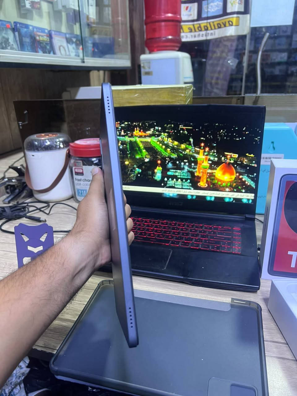 ايباد  Top 60 wi fi 128
8+8 اخوان جديد ما مستعمل فقط معرب بالغلط  جهاز راقي شاشه حجم كبير سعره راح يكون 170 فقط 
***********
