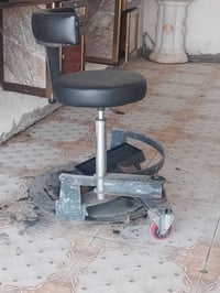 مساعد كرسي حلاقة سعره200وبيه مجال 07823252859