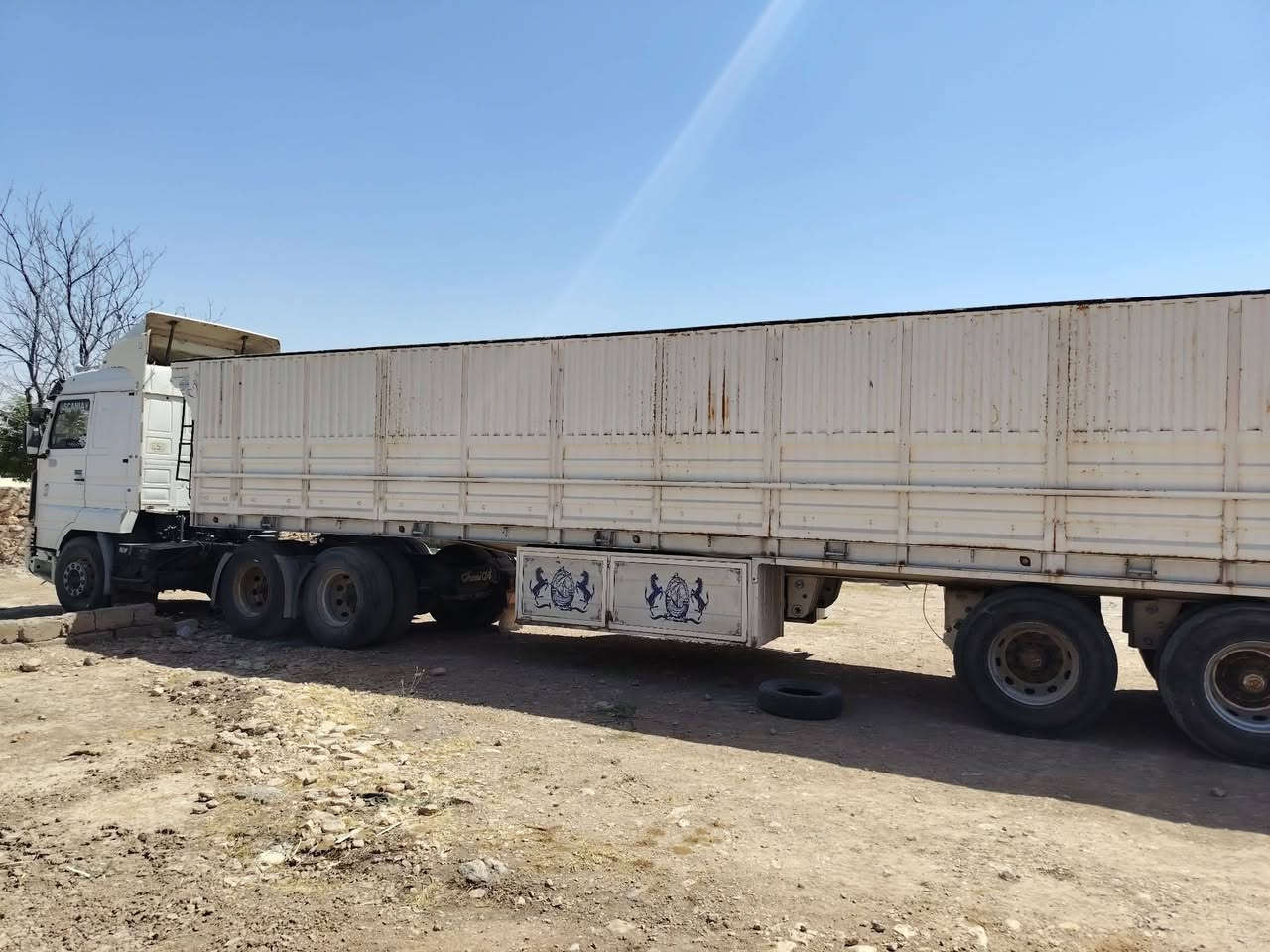 للبيع تريله سكانيا 113بطه سنگل بلادي گير3+3 بم كهربائي عربانه ثلاث محاور للاستفسار الاتصال على الارقام *********** +***********
