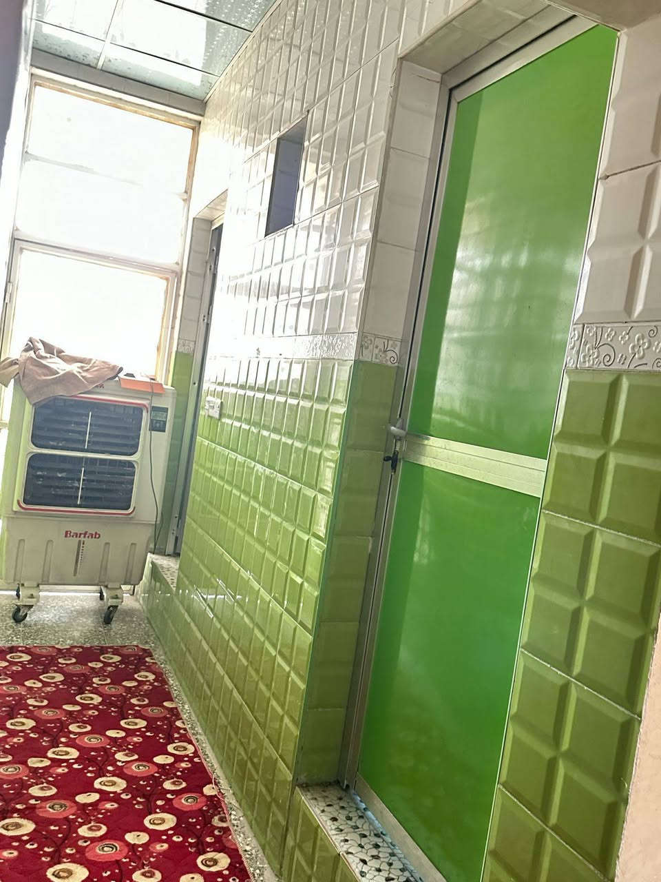 الدار للبيع • ١٠٠م • ماء وكهرباء