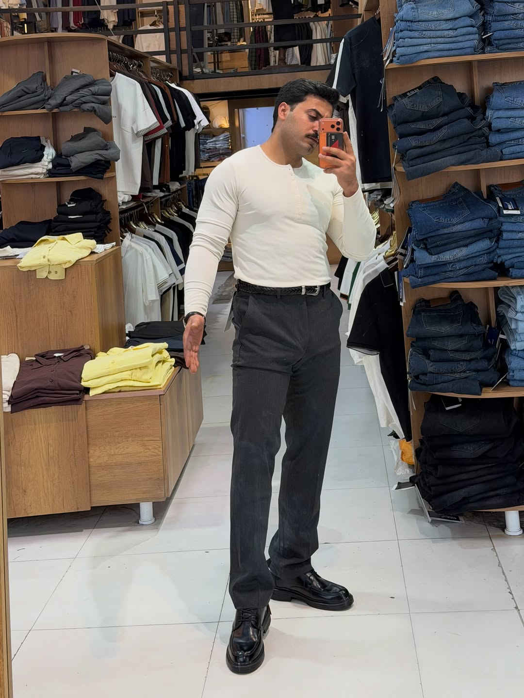 ⁨	⁨	هينلي شيرت ✨ 
السعر 20 الف

القياسات من m إلى 2XL⁩⁩
