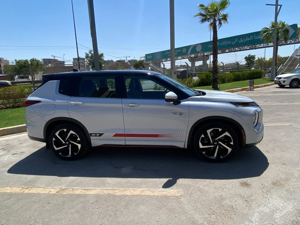 اوتلاندر 2023 PLUG-IN-HYBRID
تو كلر فئة RALLIART رياضـية 

سبعة راكـب (7) محرك 2400 

تعمل بثلاثة انظمة ( بنزيـن - هايـبرد - كهرباء )

حادثها فقط قطعة واحدة بدون دواخل 

الممشى : 18000 mil

بيها مواصفات خير من الله تدفئة كشنات رادارات 360 حساسات امامية خلفية الصندوق شفط + يفتح عند تمرير القدم من التحت كشن كهرباء 

سبع وضعيات قيادة دفع رباعي فور ويل 

السعر 245$ بيها مجال بسيط 

للاتصال ***********
