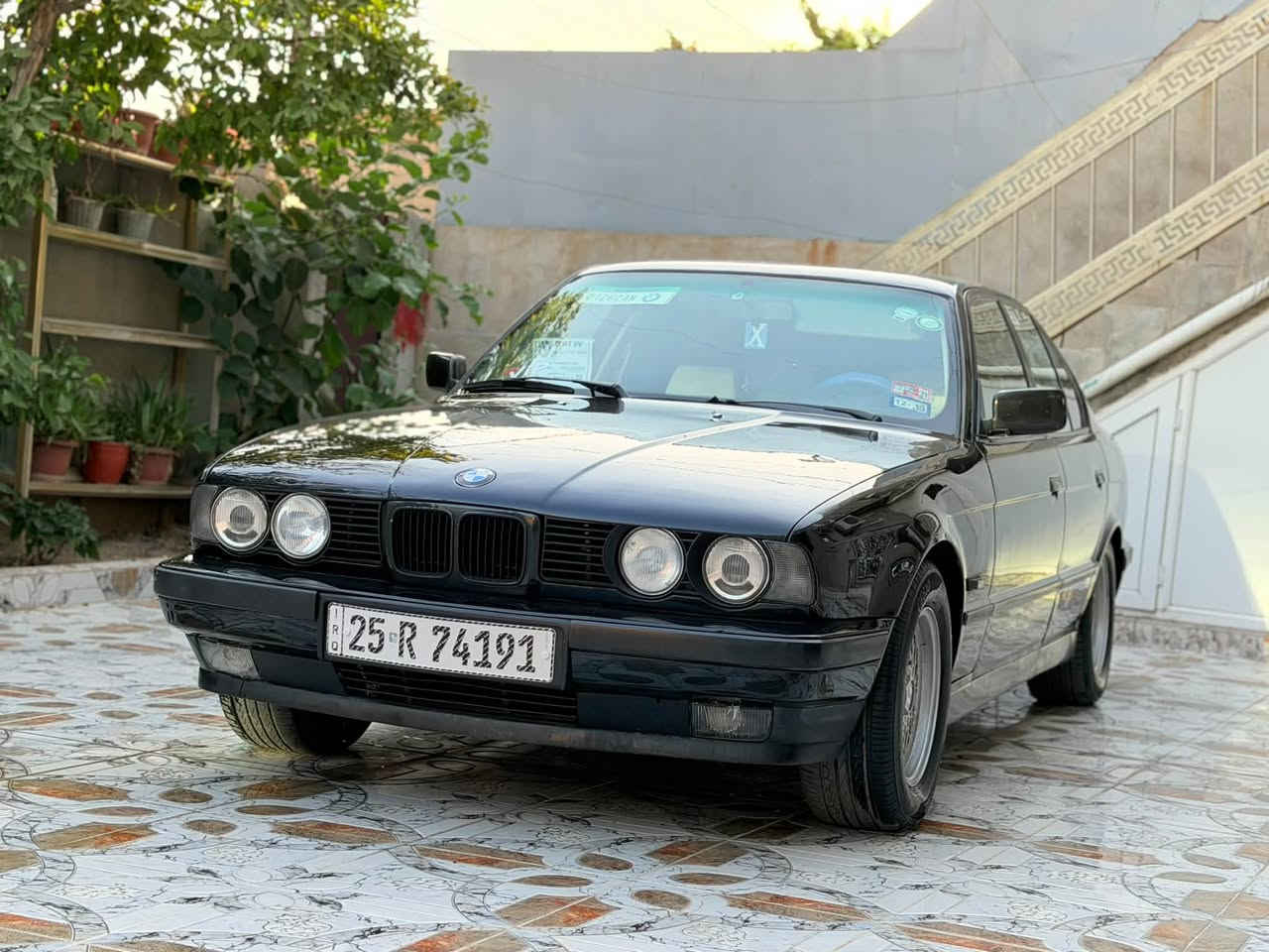#السلام_عليكم 
  BMW 525 مسكر 
موديل 92
لون اسود ملكي
              ꧁مواصفات꧂
«رقم كركوك مشروع وطني
«هزه جديد
«سلايت طكتين 
«داخل ابيض
«كير اوتماتيك 
«نظام سبورت
«تبريد تدفئه
«قفل مركزي
«دبل ايرپاك
«الكشنات الاماميه تدفئه
«اربع جامات كهرباء
«بيها بلوتوث وي اس بي
«السياره باسمي 
«تخم تايرات جدد
» اول صبغه اله سياره بدون 
حادث ولا جطل
» صدر امامي خلفي شرط 
» سياره جاهزة اي نقص مابيه 
» سياره كروز سرعه شغل 
» حجر بيئه موجود بيه
مكان السيارة كركوك 
الاستفسار الاتصال ع الرقم***********
