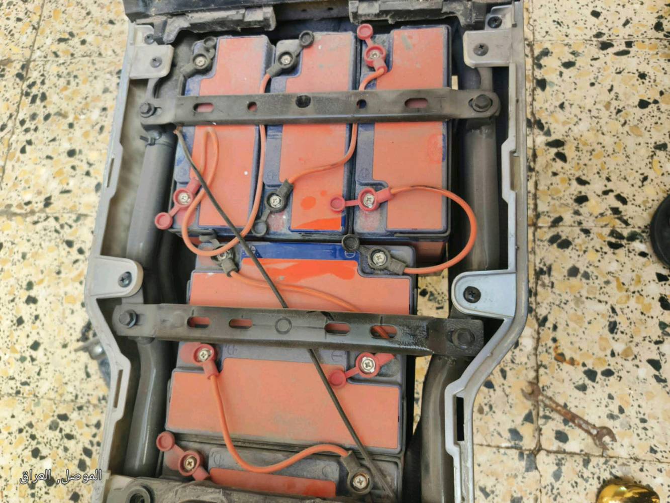 ​⚡ للبيع: دراجة كهربائي ممتاز وعملي ⚡
​المواصفات والتفاصيل:
​⚙️ السرعات: 4 سرعات مختلفة لتناسب التنقل داخل المنطقة.
​🔋 البطاريات: تحتوي على 6 بطاريات حجم كبير (حالتها نص عمر وتفي بالغرض للتنقلات اليومية).
​🛵 الحالة العامة: نظيفة جداً ومغلفة للحماية (كما هو موضح بالصور).
​🛠️ الملاحظات: دكمة الهورن فقط غير شغالة وتحتاج صيانة بسيطة.
​💵 السعر: 400 ألف دينار عراقي
📍 الموقع: [موصل/زنجيلي ]
​