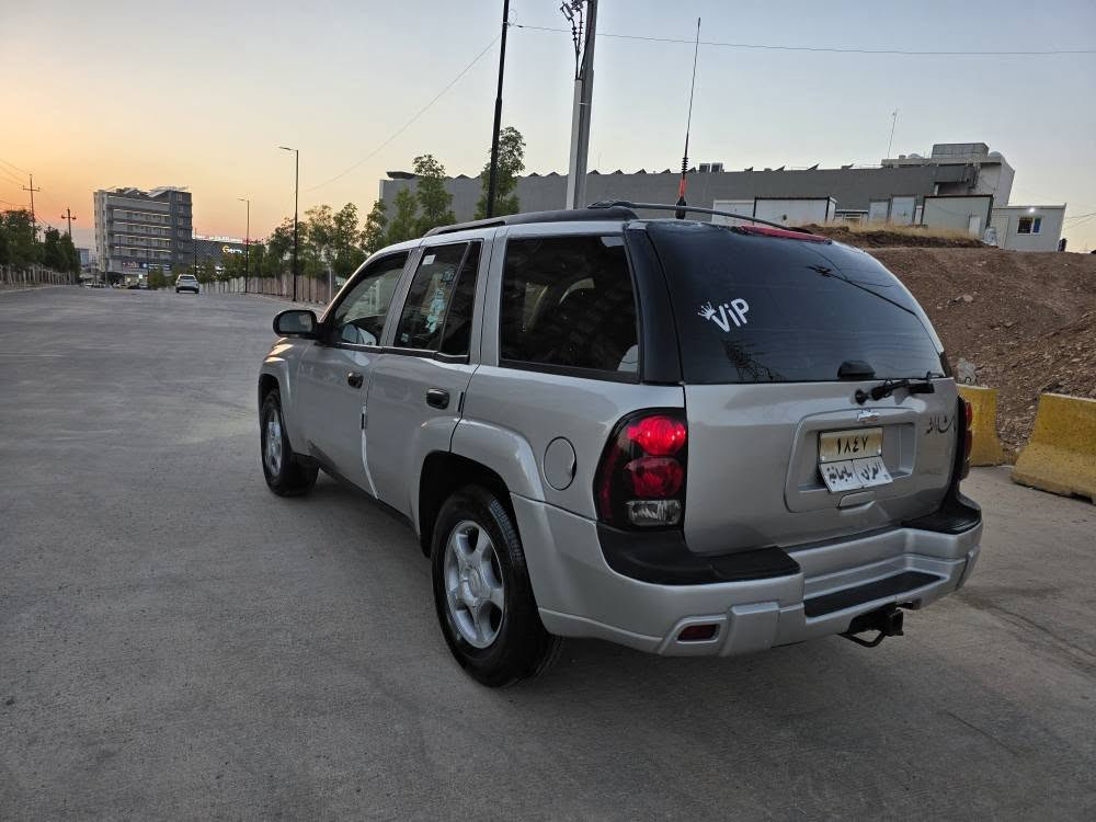 ***********
***********
بلايزرموديل 2005
كيرئؤتؤماتيك مه كينه ره ش مرخوب 4x4ده بل ئه كسل كيرؤ مه كينه ي بيلاد ته بريد ساردو كه رمي مه سبوت كيرؤمه كينه ؤ ده بل ئه كسلي به شه رتي فيتر جوارتايه ويلي تازه بئ ده عمو بئ ليدرانه هيجي بيوه نيه بيشؤ دؤاي كه بسه بؤياخ حيزامه بؤ جؤاني سه نه ؤي به سه ر جؤه شينكه ي بيشؤي دراؤه هه زه ي تازه يه 4 ره قه مه كه شي له كه لايه نرخ (57)كه لاؤ كه ميك مؤعامه له به شه رتي ته حؤيلؤ خرامه ؤ براؤه ي به شه رت به س بؤ فرؤشتنه كؤرينه ؤه ناكه م 
*********** السليمانية, العراق
