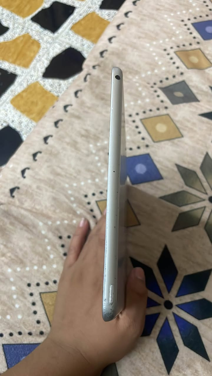 آيباد ٩ • ٦٤ • ما مفتوح