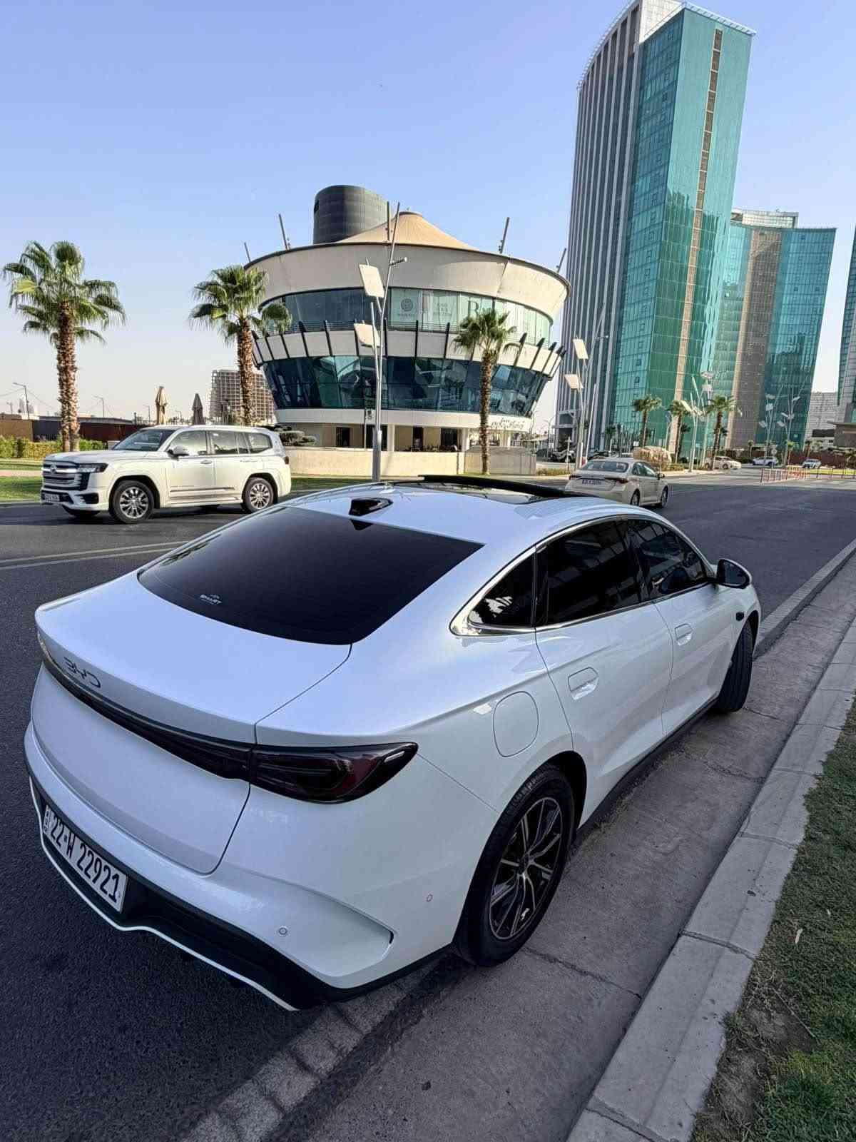 🚘 للبيع BYD SEAL 06 DM-i | موديل 2025

🔥 أعلى فئة بالمواصفات – FULL OPTION

🤍 لون أبيض | رقم أربيل
📍 ماشية 40,000 كم
📷 فول كامرات + فول رادارات + فول حساسات
🅿️ نظام Valet Park – السيارة تصف نفسها بنفسها
🌤️ Panoramic Sunroof سلايت روف كبير

🔋 البطارية تمشي تقريباً 80 كم بالشحنة الواحدة
⛽🔋 فول كهرباء + فول بانزين، مدى إجمالي يصل إلى حوالي 2,100 كم حسب ظروف القيادة
🔌 كامل معدات الشحن موجودة ويا السيارة
🛠️ سيرفس كامل بالشركة
📄 كتاب رسمي من مرور أربيل للتظليل 80%
✨ مواصفات كثيرة جداً، شغلات هواي ما تنذكر ولا تنعد
✅ سيارة نظيفة جداً ومعتنى بيها
✅ مكفولة من كلشي

💰 السعر: 191 ورقة 💵
*********** بغداد, العراق

