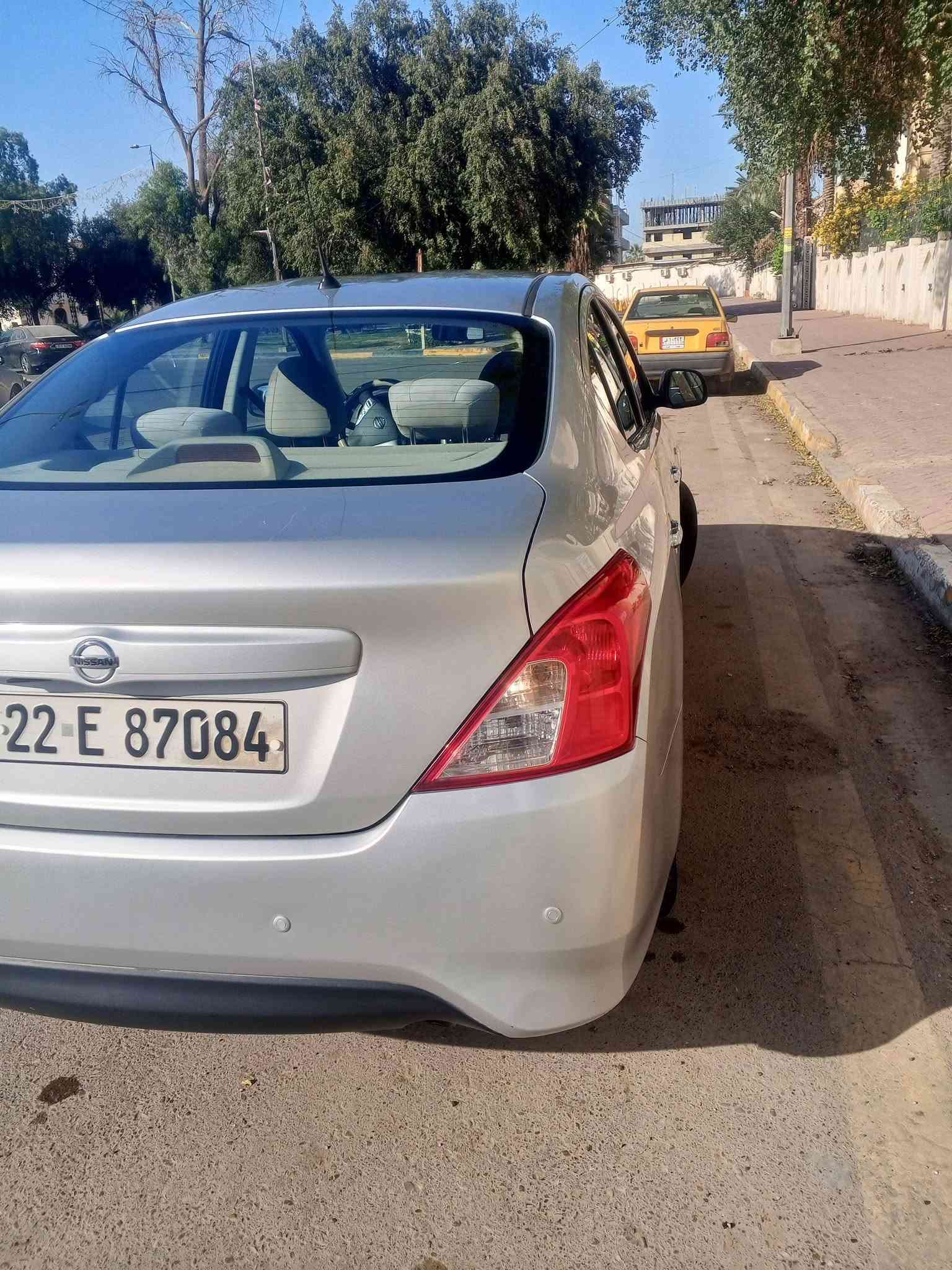سلام عليكم نسيان سني رصاصي موديل 22سلفر
بيها قطعتين بارد 
جاملغ يسار أمام يسار 
باب خلف سائق  بارد فقط 

سعر 115 بيها مجال 
***********
***********

عنواني الأمين

