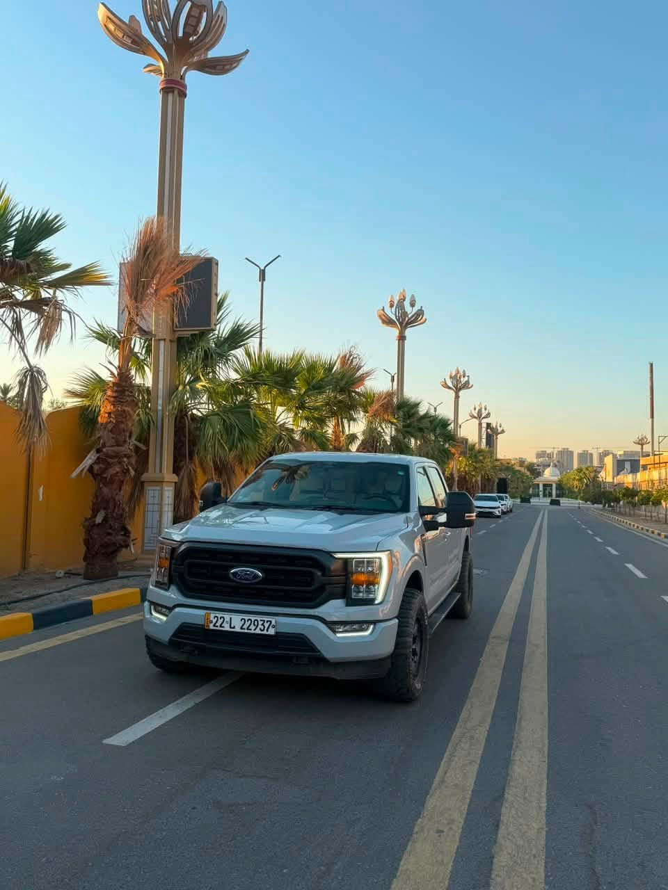 السلام عليكم 
فورد F-150 2023 للبيع 
اللون سموك المميز السياره فئة الـ 75 عام مواصفاتها معروفه فول عدى البنوراما محرك 5.0 كير طرح 10 نمر باب طويل بدي قصير ارغب شي بيها السياره من امريكا ماشيه 24 الف وهسه ماشيه 33 الف كلش قليل ماشيه بالعراق وكلش جديده السياره نضيفه ومعتني بيها لا شخوط لا رصعات 
حادث السياره بابتين فقط صبغ الباقي كفاله لا شواصي لا لغود كير محرك كفاله السياره مبرمجة يم كراج 4Brother طلال سيفتي واداء عليها تايرات ووياله اصليات بـ 15 ورقه السياره بدون نقص  رايدها بـ 290 ورقه وبيها مجال للطيبين
***********
