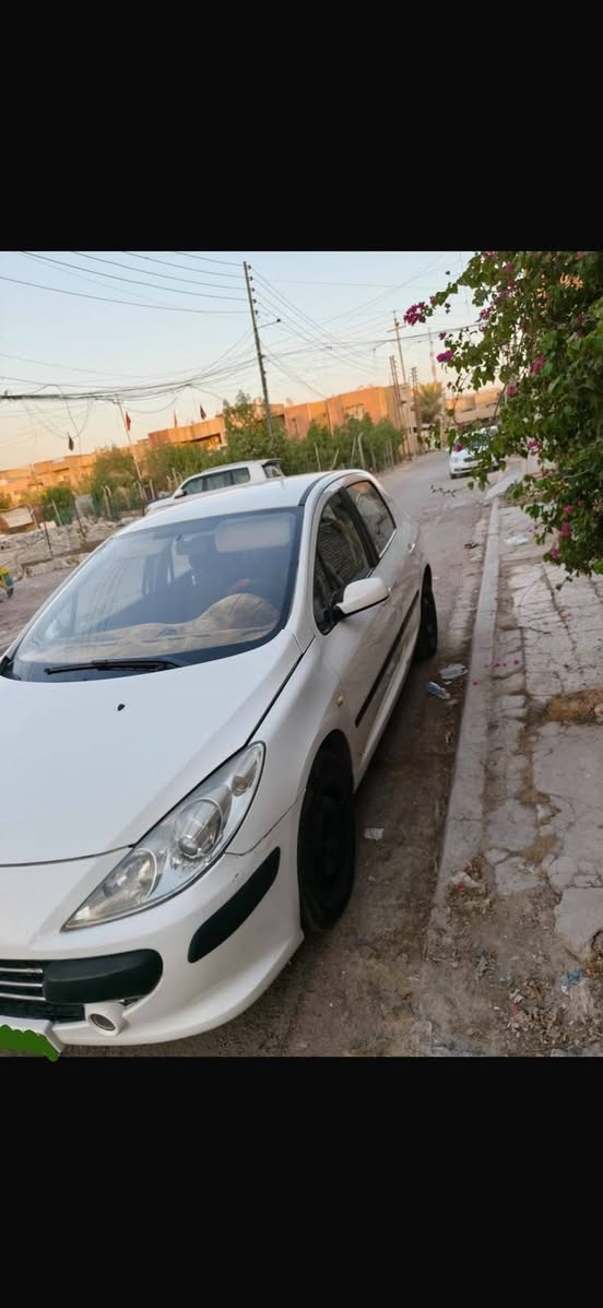 السلام عليكم
للبيع بيجو فرنسي ٢٠٠٦ رقم بغداد 

صبغ حزام بدون اي دواخل 

السيارة جاهزة من كل شي 

مكان السيارة بغداد حي الجهاد 

السعر ٥٤ ورقه بيها مجال

***********
