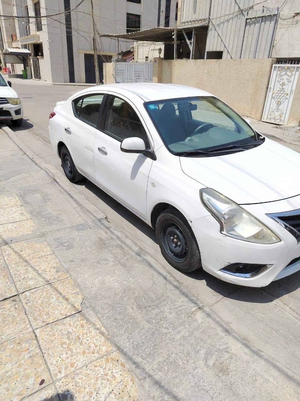 سني هندي
موديل 2020
ماشيه 60  الف 
بيه جاملغ امامي وخلفي 
والباب الوره مبدله 
والباقي مكفول 
السعر 105 وبيهه مجال بسيط
الرقم  ***********
