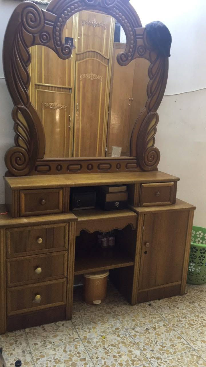 سلام عليكم غرفه نوم للبيع استعمال سنه واحده مستعجلين عليهه سعرهه 850 وبيهه مجال الاتصال ع الرقم ***********
