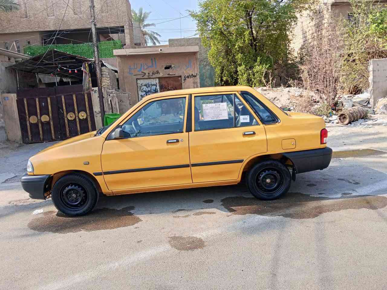 سايبه ٢٠١٢ محرك وكير وتبريد خير من الله السياره ابلاديه بدون تبديل ولا ظربه ولا صبغ فقط تصليح خياسات صدر جديد غرفتها بلاديه رقم انكليزي مصفره من كلشي تحويل ثاني يوم شواصي نظيفه السعر 27 وبيها مجال مكان السياره الشعب حي اور وهاي كل التفاصيل وصور والفديو كدامك تعال وشوف ابعينك *********** سياره جاهزه وحلوه
