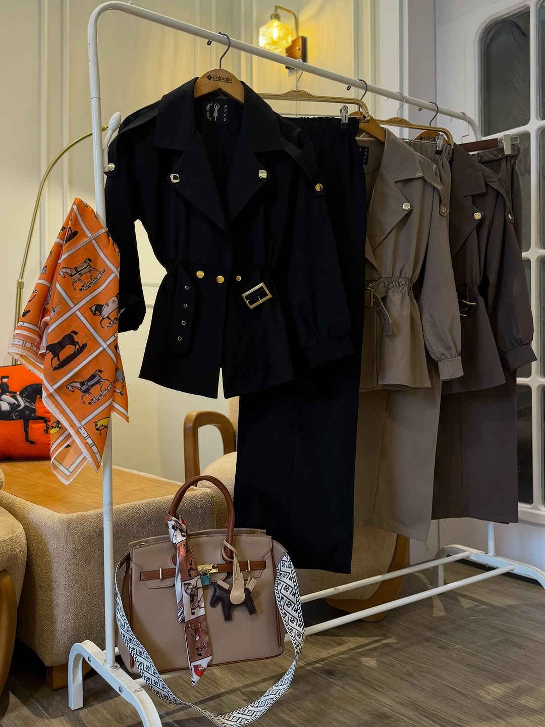 new collection set ✨🍁🍂🐎🏇🍁

شوفولي جمال السوت الي واصل 😍😍😍

متوفر سوت انيق جدااا 
بأمكانك تلبسيه بطريقة الرسمي مع كعب 
وايضاً كاجول مع شوز سبورت 🦋🦚☕️🤎

خامة فخمة جداا

مطعم بأكسسوار ذهبي طلاء ثابت 

ملاحظة الحقيبة مع السكارڤ متوفر ايضا 

العدد محدود 

يوجد توصيل 🚚 سريع إلى كافة أنحاء العراق 🇮🇶 

#set #outfits #explorepage #style #outfit
