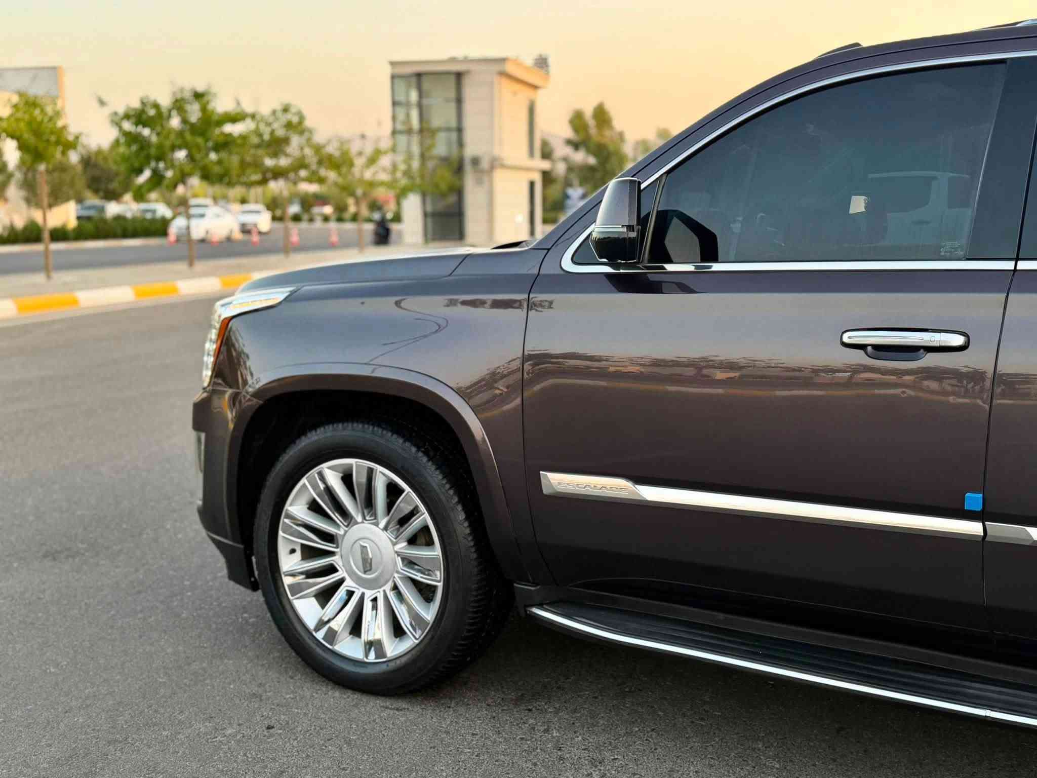 ﷽
‏                 CADILLAC ESCALADE PLATINUM 2016
▫️كاديلاك أسكاليد موديل 2016 
🔹مواصفات پلاتينيوم فول مواصفات ١/١
🔹لون مميز ( لون قهواي  )

▫️محرك V8 تمانية سلندر🔥
🔹كير و محرك بشرط
بدون صوت و بدون صرف بدون خلل
🔹ماشية  73  الف حقيقي

▫️سيارة كلين تايتل مكفولة كفالة عامة ✅
🔹مكفولة حتى دعاميات بشرط بدون صبوغ
🔹بدون صبوغ بدون شخت و بدون رصعات
🔹سيارة حيل حيلوة جديد جديد ماشاالله
🔹سيارة كل على وضع شريكة لوك لوك

▫️مواصفات پلاتينيوم
( بصمة - فتحة - فور ويل - دبل رادار  أمامي و جانبي - رادار خط طريق - داتاشو - خمس كاميرات - صندوق شفت - سقف DVD - شغال - شحن موبايل - قاصة - كشن جلد مساج - كشن تتفيئة و تبريد - كشن و ستيرن خزن - كشن هزاز - تبريد مركزي - لايت ليد و زينون بيلادي - حصاص أمامي و خلفي - مراي شفت - بعد هواي مواصفات )

◽️اربع تاير ويل جديد ويل بيلادي حجم 22
🔹سيارة شرط بدون اى نواقص گير و محرك و حدادي و كاهرباى كولة بشرط
🔹سنوي و رقم و هزة جديد سنوي بأسمي
🔹 نفسي يوم / تحويل و كاله حاظر
🔹 مكان_🌆 سليماني

◽️سعر_ 314$ 
◽️موبايل_ ***********
____________________________________
