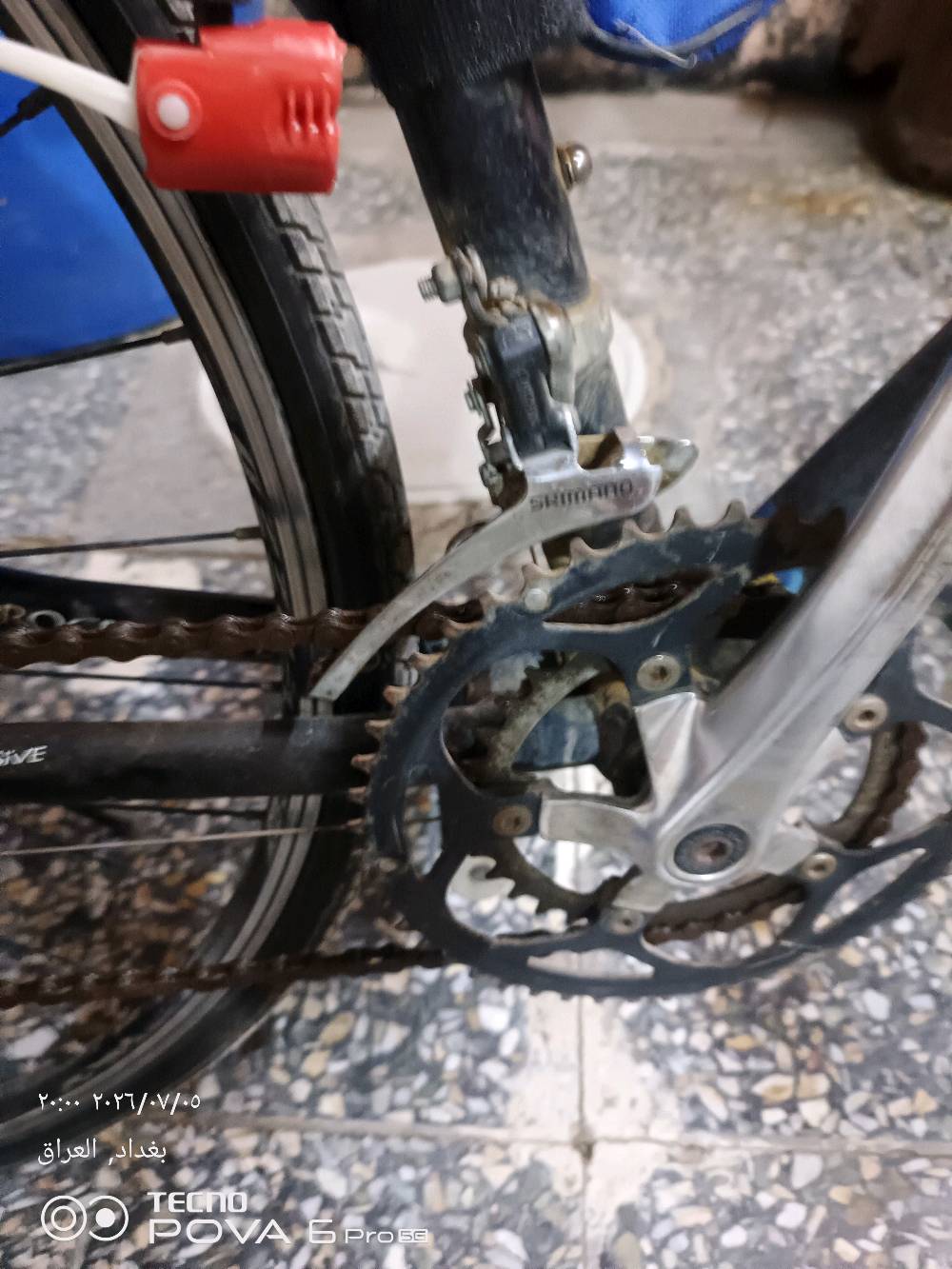 بايسكل هجين c700 نضافه 90٪ خامه المنيوم يعني أنسه شي اسمه زنجار 🚲🚲 عقرب جديد كلشي بي شغال انضف من الصوره كير شيمانو ماركه ياباني      PROGRESSIVEارجع وكول خامه المنيوم وزن خفيف ريشه بايسكل سباقات او اراضي صخريه، 👏 كشن رياضي خفيف المنيوم