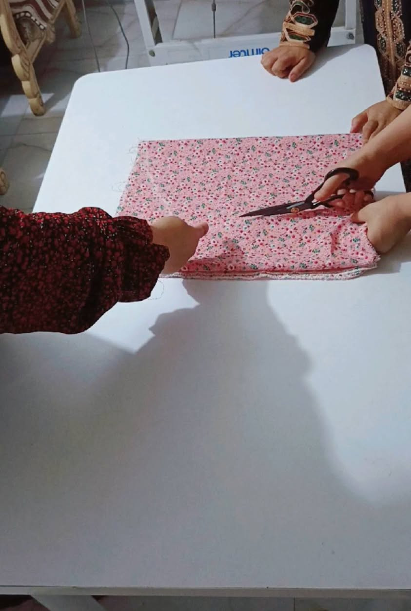 ✂️✨ اليوم أول يوم من دورات داليا للأزياء والخياطة ✨✂️
اليوم الاول مع متدرباتنا وإن شاء الله القادم أجمل، وعندنا لكم شغلات حلوة ومفيدة نتعلمها سويًا خطوة بخطوة ❤️
💰 سعر الدورة: 25 ألف دينار شهريًا فقط
📅 أيام الدورة: الثلاثاء، الأربعاء، والخميس
🌞 القسم الصباحي:
من الساعة 10:00 صباحًا إلى 11:30 صباحًا
🌙 القسم المسائي:
من الساعة 8:00 مساءً إلى 9:30 مساءً
نبدأ من الأساسيات ونتقدم خطوة بخطوة، وإن شاء الله نوصل معكم لمستوى متقدم في الخياطة والتفصيل 🧵✂️
📩 للاستفسار والتسجيل، مراسلة الصفحة
داليا كريم الجبوري 
#بنت_الصويرة1
