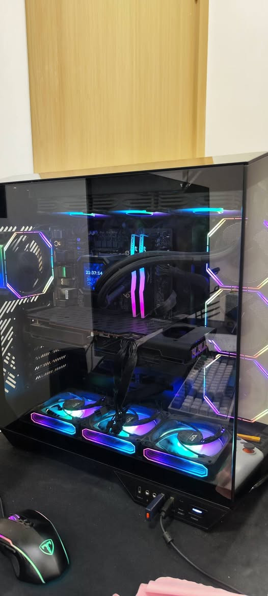 السلام عليكم قطع تجميعة للبيع
I5 13400f 
B760m
كومبو 350 
I5 13400f 
B760m
32gb ram 3600mhz ddr4
 كومبو مع الرامات 580 

Rx 6800xt 16gb amd
 600 الف

32gb ram 3600mhz ddr4
250 الف 
2tb m.2 3gen lexar
250 الف
Psu fsp 700w
70 الف 
Dv360s black (التبريد المائي ابو الشاشة)
130 الف 
Case darkflash dy470 مع الفانات 
واكو فان وحدة ما تشتغل 
140 الف
مكاني بغداد البياع 
***********
توصيل متوفر
