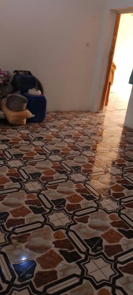 دار للبيع 250متر طابقين طهمازيه فرع مدرسة الهدف قرب الروائي الصغير الطابق الأول غرفتين وهول ومطبخ وصاله وطارمه جبيره وحديقه وممر داير البيت وصحيات داخليه وخارجيه والطابق الثاني غرفه وهول وصحيات وصطحين طابو زراعي 25للاستفسار اتصال ***********
