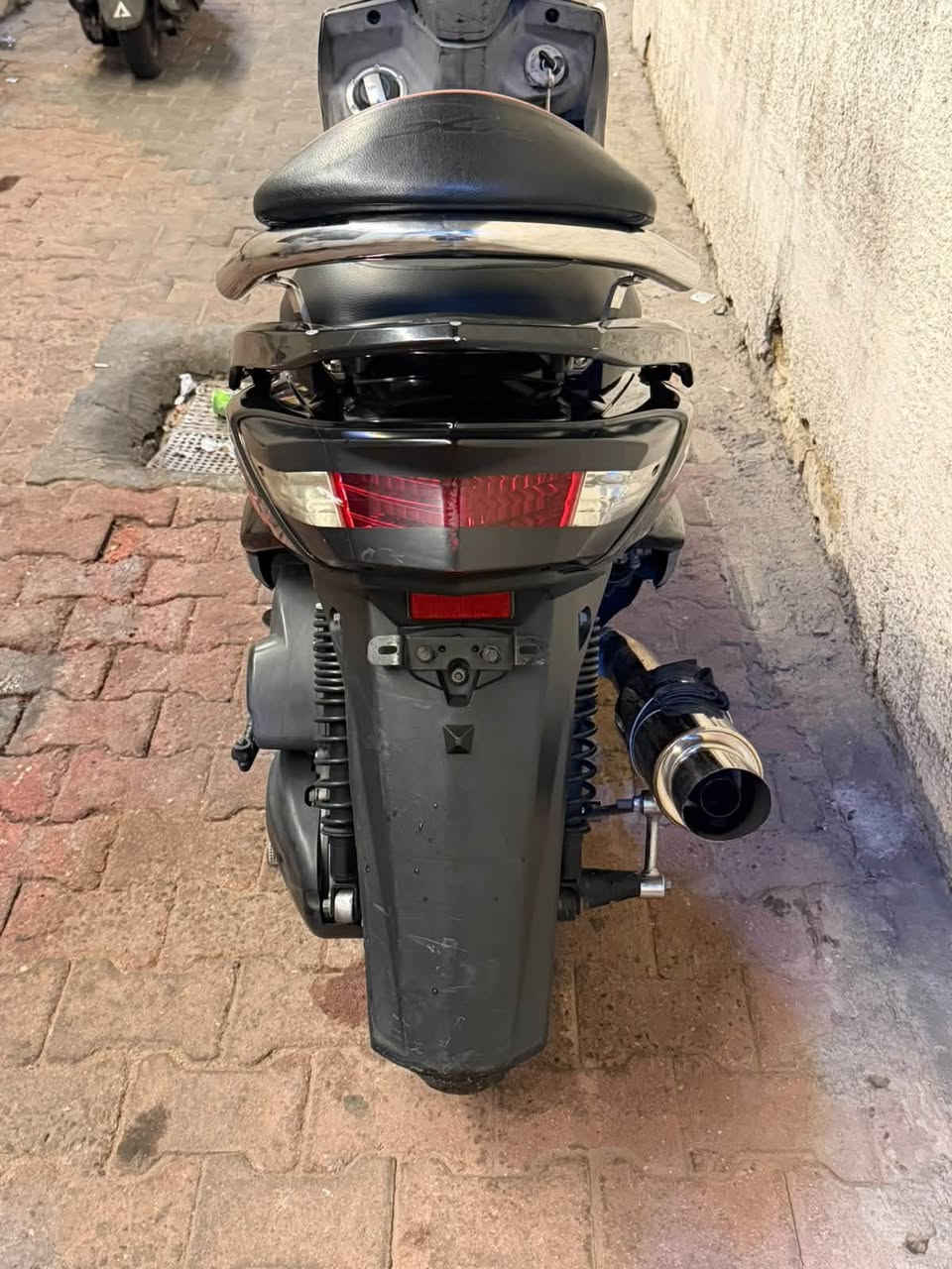 دراجه سكسن مكفوله كفاله عامه عليها يدادت بريك
و صالنصه وقطرهدن وقطرت اكسن أو مرايات رياضي 
وتجوه رياضي الدراجه ياباني واشرط الضمان 

***********
