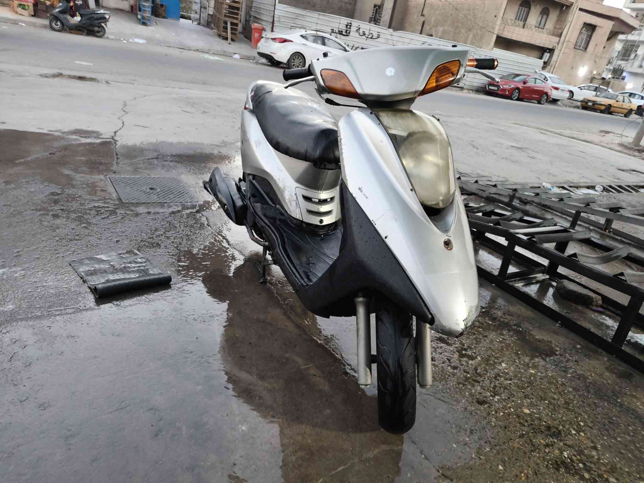 سلام عليكم دراجه بريز سرعه ١٤٠ محرك خير من الله نكره بكل وقت شلعه ومعدل لانضوح لاتبخير لاتنقيص كهرباءيات كلها شغاله تايراتها جدد كفرات بلاديه دوشمه جديده بريكات خلفي وامامي دراجه مكفوله من اسرقه تاخذها من البيت واسويلك مكاتبه  دراجه خير من الله رايدها ب٣٧٥ وبيها مجال مكاني بغداد البلديات لتواصل ***********
