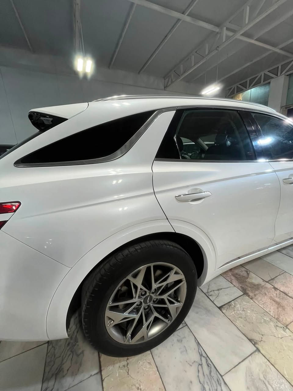 🚗 للبيع: جنيسيس GV70 م 2023
📍 مكان السيارة: النجف الأشرف
📞 للتواصل: ***********
💰 السعر:293 ورقة – قابل للتفاوض
📊 المسافة المقطوعة: 35 ألف ميل
🛠️ المحرك: 4 سلندر – 2500cc توربو

⚠️ حالة السيارة
• وارد أمريكي (دخول جديد)
• الأضرار: حادثها ربع الدعامية فقط، وتم استبدالها بقطعة أصلية بنفس اللون (بدون صبغ)
• صور الحادث مرفقة 

⚙️ المواصفات (فول مواصفات):
• فتحة سقف بانوراما
• بصمة تشغيل
• تشغيل عن بعد
• مقاعد جلد (تدفئة + تبريد + مساج) مع ذاكرة خزن لوضعيات المقاعد
• رادارات كاملة (أمامية + خلفية + جانبية)
• شاشة وسطية كبيرة
• كاميرا خلفية
• وبقية المواصفات المعروفة

📌 تفاصيل إضافية
• دخول جديد بدون رقم (تترقم جميع المحافظات عدا الإقليم)
• المنفيس باسم المالك
• لون السيارة: أبيض
