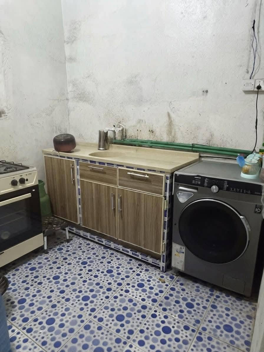 بيت للبيع بجبراوه محتوياته استقبال واسع وغرفه ومطبخ وصحيات داخليه مساحته  200م  ولبيت كامل سيراميك السعر 11بيه مجال جبراوه/ مقابيل الملعب اي مقابيل ابو منتضر بئر ماء ارتوازي حلو كهرباء مولد استفسار واستاب ***********
