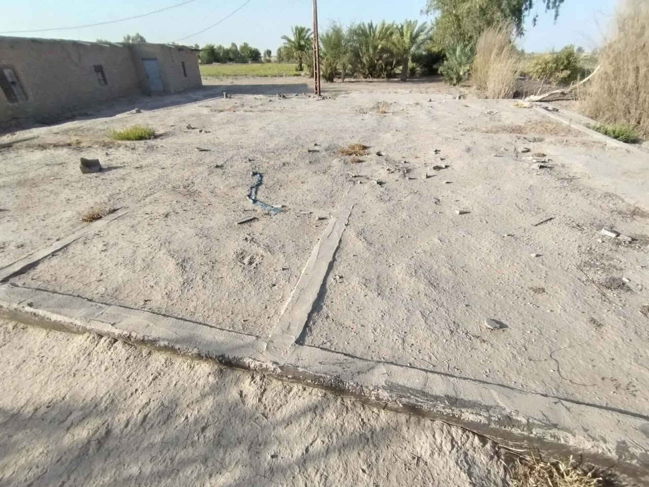 سلام عليكم دار للبيع  مساحته  3دونم 
يوجد فيا ماء اساله وكهرباء ومدرسه قريبه ++بتلو بيت كامل وتقع على الشارع  العنوان واسط قضاء الشحيميه  قريه السلام رقم ***********
