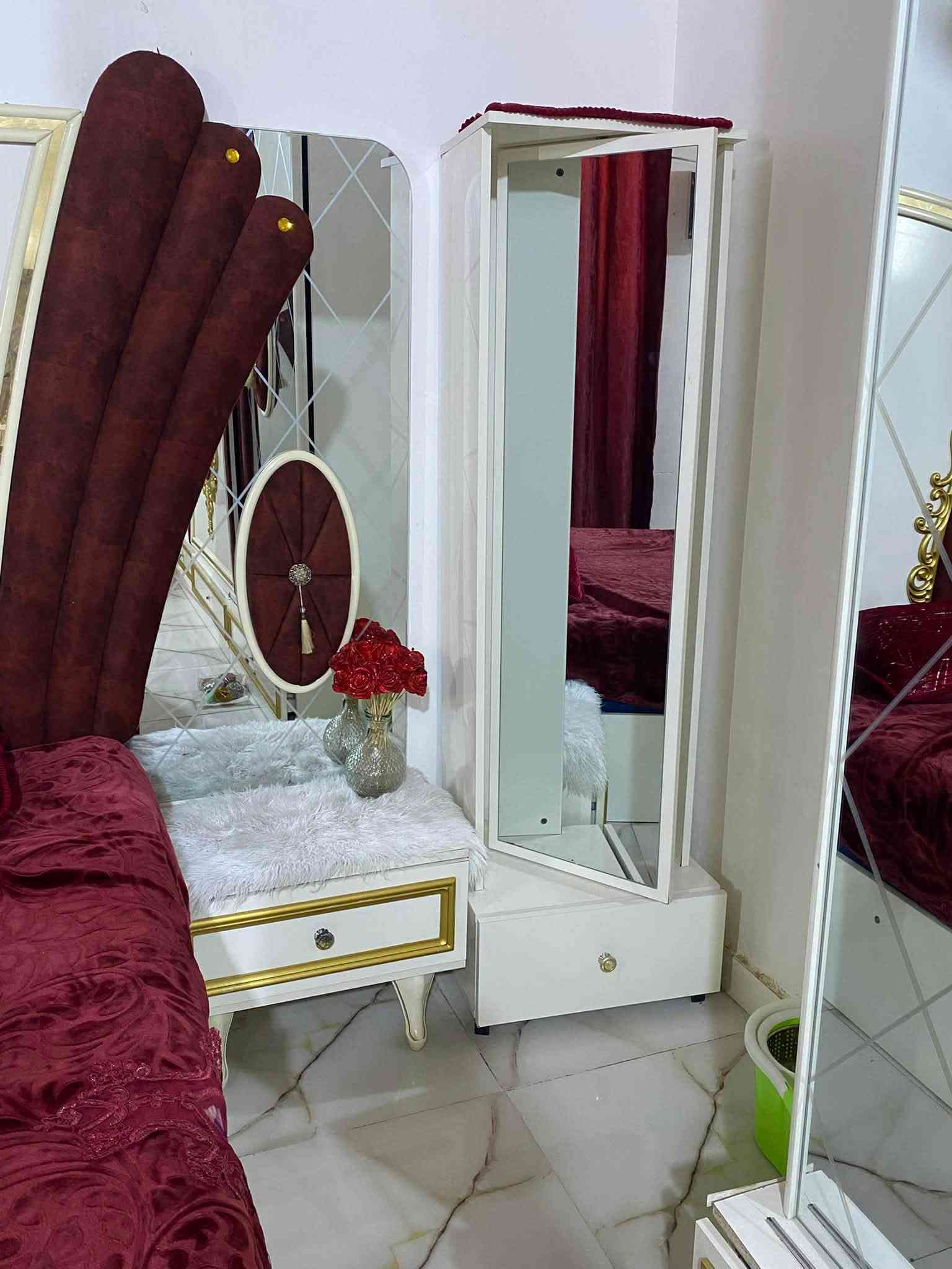 غرفه مستخدمة نضيفه كلش 9 قطع ماليزي اصلي كنتور كلش جبير مابيها شي السعر 550 وبيها مجال***********
