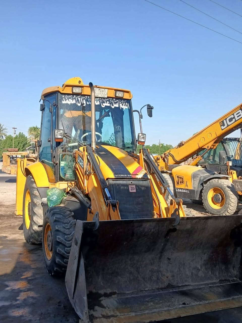 سلام عليكم JCB للبيع 2008 مكفولة كير محرك اكاسل تخم تاير جديد مكفولة من كلشي مكان بغداد تاجي  الاستفسار على الرقم ***********
