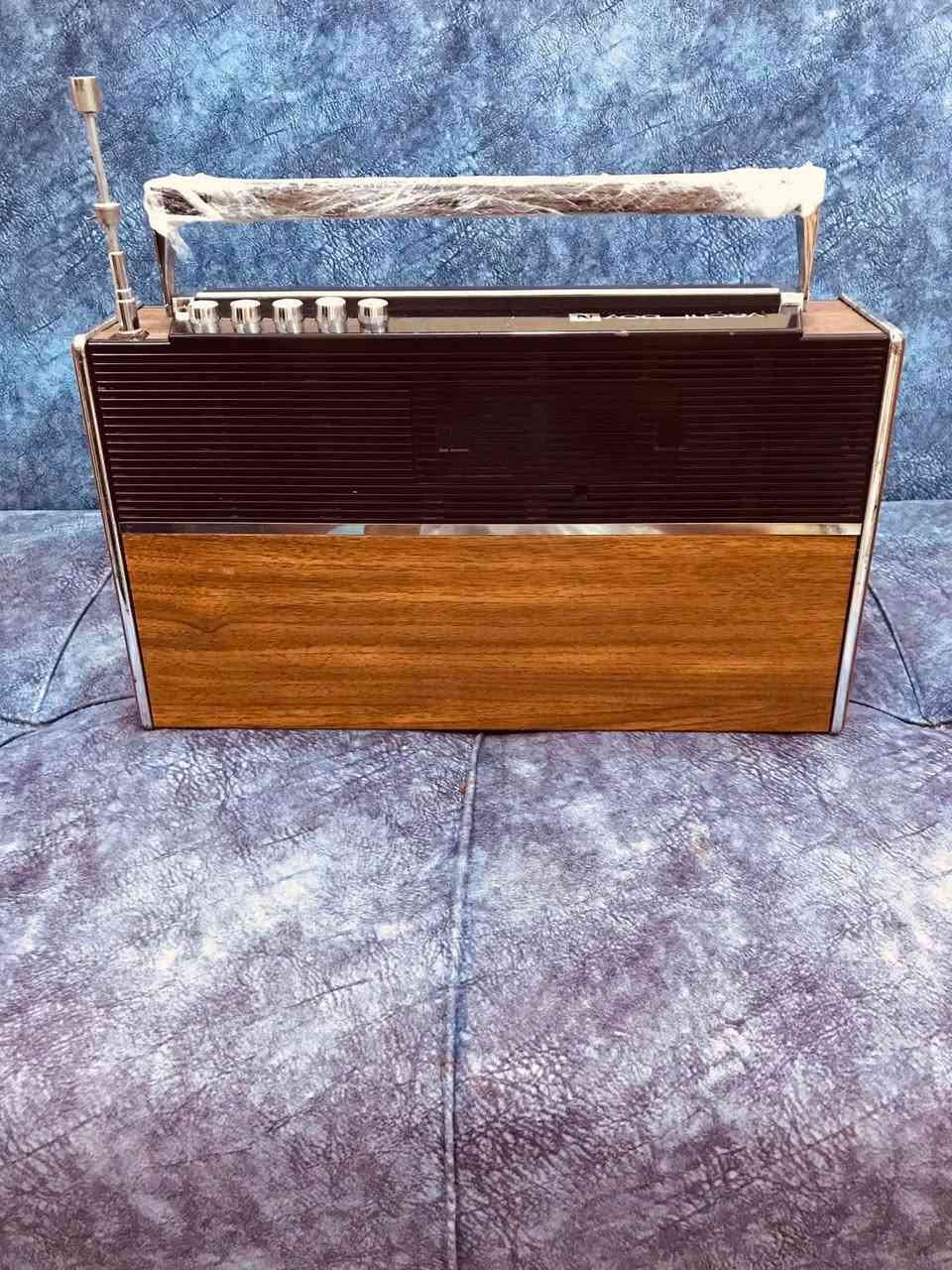 للبيع 🎻
تحفه من شركة كرونديك 📻
MODEL-Grondig-Yacht-Boy N210
جهاز عملاق بسحب وصوت جداً راقي🔉
صناعة الجهاز المانيا 🇩🇪 1070 
نظافة الجهاز 95 % على شركة 
🎼 FM / MW / SW / LW نظام الجهاز 
المظهر الخارجي من الباغه والخشب 
كهرباء  220 V  + بطاريات 🔋 🔋🔋🔋🔋🔋
عرض الجهاز 38 سم وزن الجهاز ثقيل 
للاستفسار اكثر مراسلة الصفحة 
وات ساب *********** اتصال ☎️
