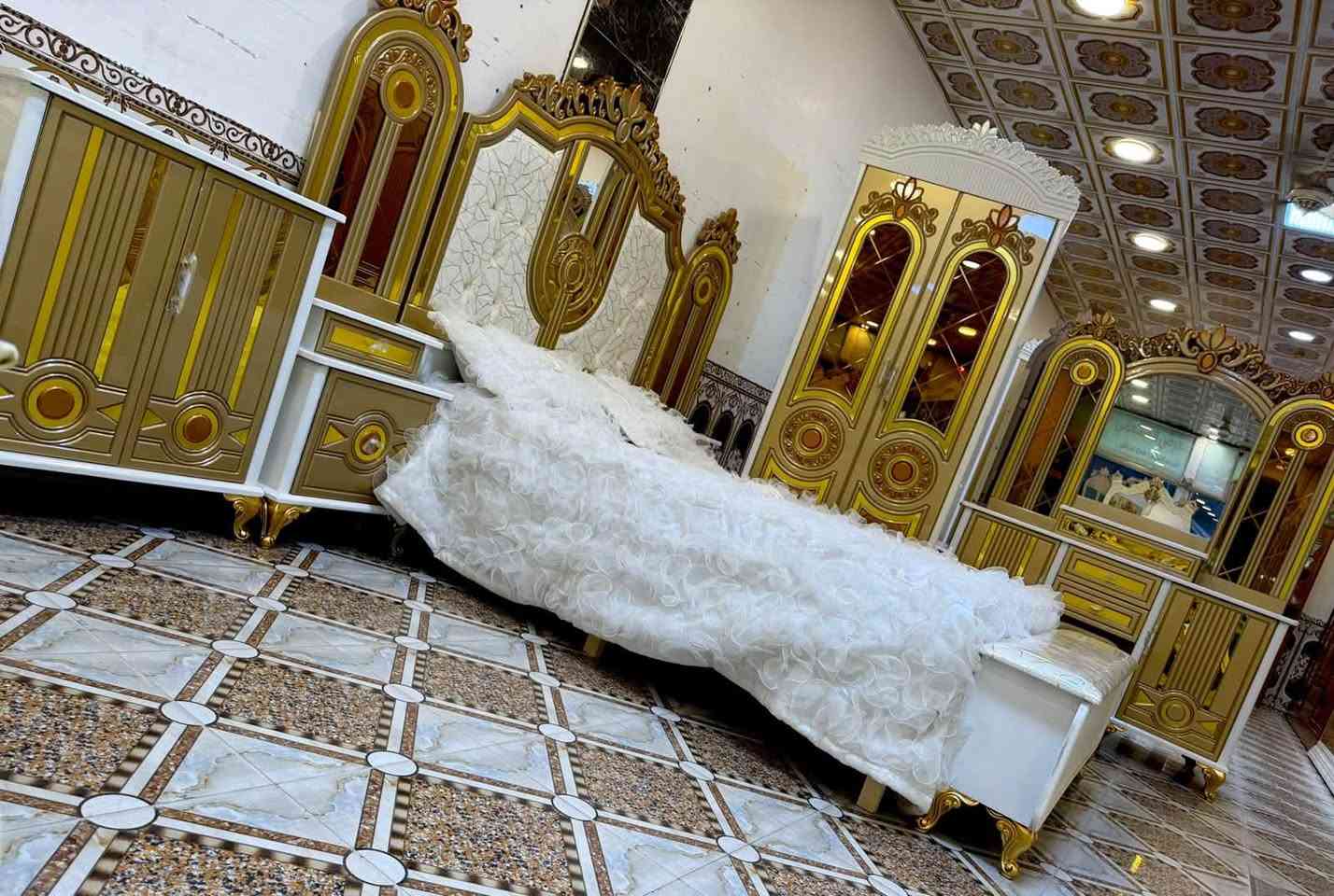 موديل العروسه قسط 155 الف
نجارة عراقية مميزة
 السعر:  (مليونين ).فقط
بقسط 155 الف
 أحدث الموديلات بالأصباغ الإيطالية الحديثة 
 طابوريه هدية مجانيه . 
 غرفة 6 أبواب طابقين مع صاج طبيعي
صبغ حراري درجه أولى 
الضهر جرجوبه شد براغي 
العنوان: بغداد.  
 خدمة توصيل متوفرة بكروه إلى جميع المحافظات

 للاستفسار والحجز  . ***********

#غرف_نوم #غرفة_اخشاب #غرف_صاج #معمل_ومعرض_الجشعمي
