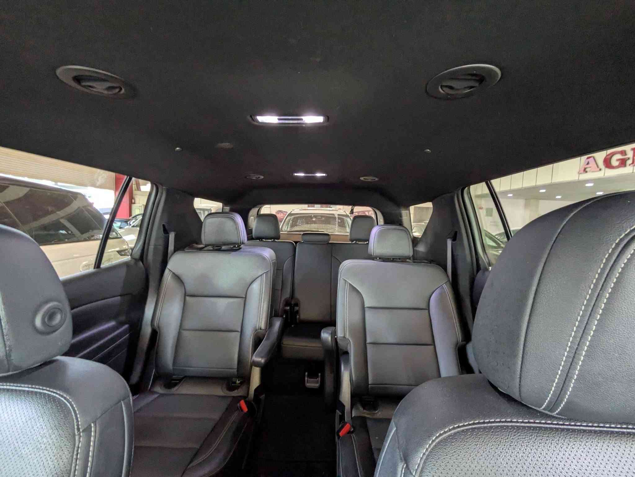 CHEVROLET TRAVERSE LT 2024 AWD
محرك 4 سلندر 2.5 توربو
​​مصابيح أمامية وخلفية LED بالكامل بتصميم نحيف وعصري.
​الباب الخلفي: باب كهربائي يدعم تقنية الاستشعار الذكي فتح تلقائي عند الاقتراب.
شاشة ترفيه ضخمةAppe CarPlay و Android Auto لاسلكياً.
​شاشة العدادات: شاشة رقمية بالكامل أمام السائق 
 7 مقاعد (مع مقاعد منفصلة في الصف الثاني
مقعد السائق قابل للتعديل كهربائياً بـ 8 اتجاهات مع دعم المنطقة القطنية.
​المميزات: شاحن لاسلكي للهواتف، تشغيل عن بعد، عجلة قيادة مكسوة بالجلد، ومنافذ USB في جميع الصفوف.
​نظام الفرملة التلقائية في حالات الطوارئ مع كشف المشاة وراكبي الدراجات
​نظام المساعدة على البقاء في المسار مع التحذير عند المغادرة
​نظام تنبيه النقطة العمياء ومساعدة التوجيه في المنطقة العمياء
نظام تنبيه حركة المرور الخلفية والكبح التلقائي الخلفي
​نظام تثبيت السرعة التكيفي
​كاميرا الرؤية المحيطية بدقة عالية
جاملغ وباب سائق و نصف باب خلفي صبخ بدون دواخل بدون ارباك . موضح بالصور
سيارة بدون رقم تترقم محافظات الاقليم . سيارة موجودة بمعارض دهوك .
سعر 310 و مجال
رقم شاصي 
1GNEVGKS9RJ188823
رقم موبايل ***********
