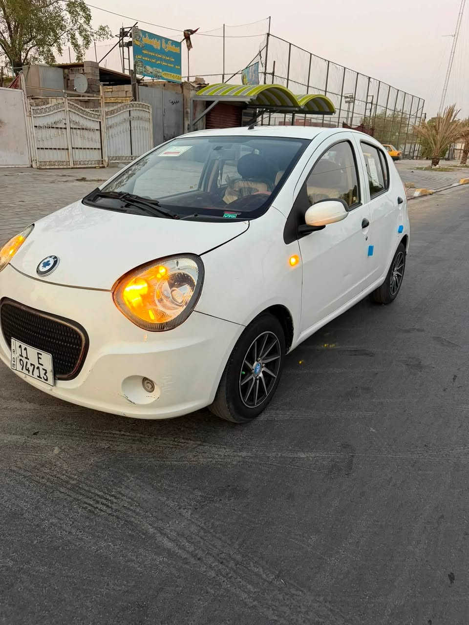 للبيع جيلي باندا ٢٠١٣ رقم بغداد انكليزي سيارة جاهزة مكينة كير تبريد مكفولة من الحادث مابيه اي نقص السعر ٤٣ ورقه مكاني بغداد الجديدة رقمي ***********
