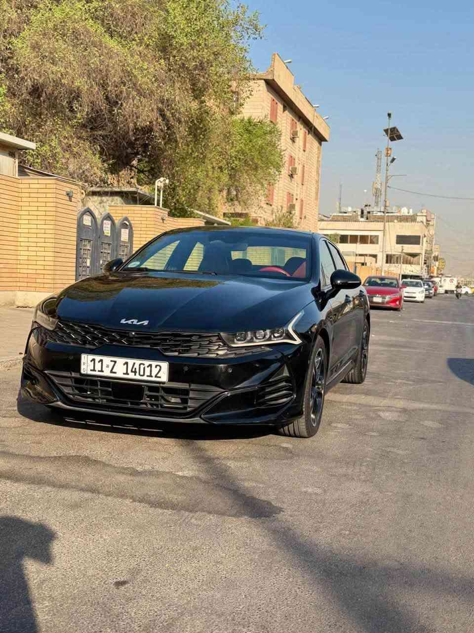 🔥 كيا K5 GT-Line 2023 — فول مواصفات للبيع 🔥
💰 السعر

*$165

* وبيامجال بسيط للجادين

📍 معلومات السيارة

* بغداد

* حرة باسمي

* تحويل ثاني يوم

* ماشية تقريباً 83 ألف كيلو، مو ميل

🚘 المواصفات

* محرك 1600 تيربو

* كير 8 نمر

* بانوراما

* بصمة وتشغيل عن بُعد

* رادار أمامي وجانبي وخلفي

* قيادة ذاتية ومحافظة على المسار

* شاشة مع CarPlay وكاميرا

* جلد ماروني بلادي

* تدفئة كشنات

* شاحن لاسلكي

* 5 مودات قيادة

* LED أمامي وخلفي

🔧 تفاصيل الحادث

* الحادث بالجاملغ والبنيد

* المبدلات نفس اللون وبدون صبغ

* الدشبول سليم وما طاك

* الرادارات والراديترات والكهربائيات ما واصلتهن الضربة

* كلشي راجع بلادي

* السيارة بدون صبغ حتى الدعامات

* فقط بارد وصبغ بالدواخل مال الجاملغ

رقم الشاصي موجود بالمنشور ،،،،

✅ الفحص

* المحرك

* الكير

* الصدر

* التبريد

* الكهربائيات

كلها شرط الفحص.

🆕 الإضافات والتجهيزات

* باتري جديد أمرون

* تايرات جديدة فورسلاند

* أرضيات تصعد بالدوسة

* أرضيات أصلية جديدة بالصندوق

* سبير وجك موجودات

📞 للتواصل واتس وتلي موجود:

***********

مكاني بغداد زيونة
🔥 سيارة كاملة من كل النواحي، والفحص يحكم.
