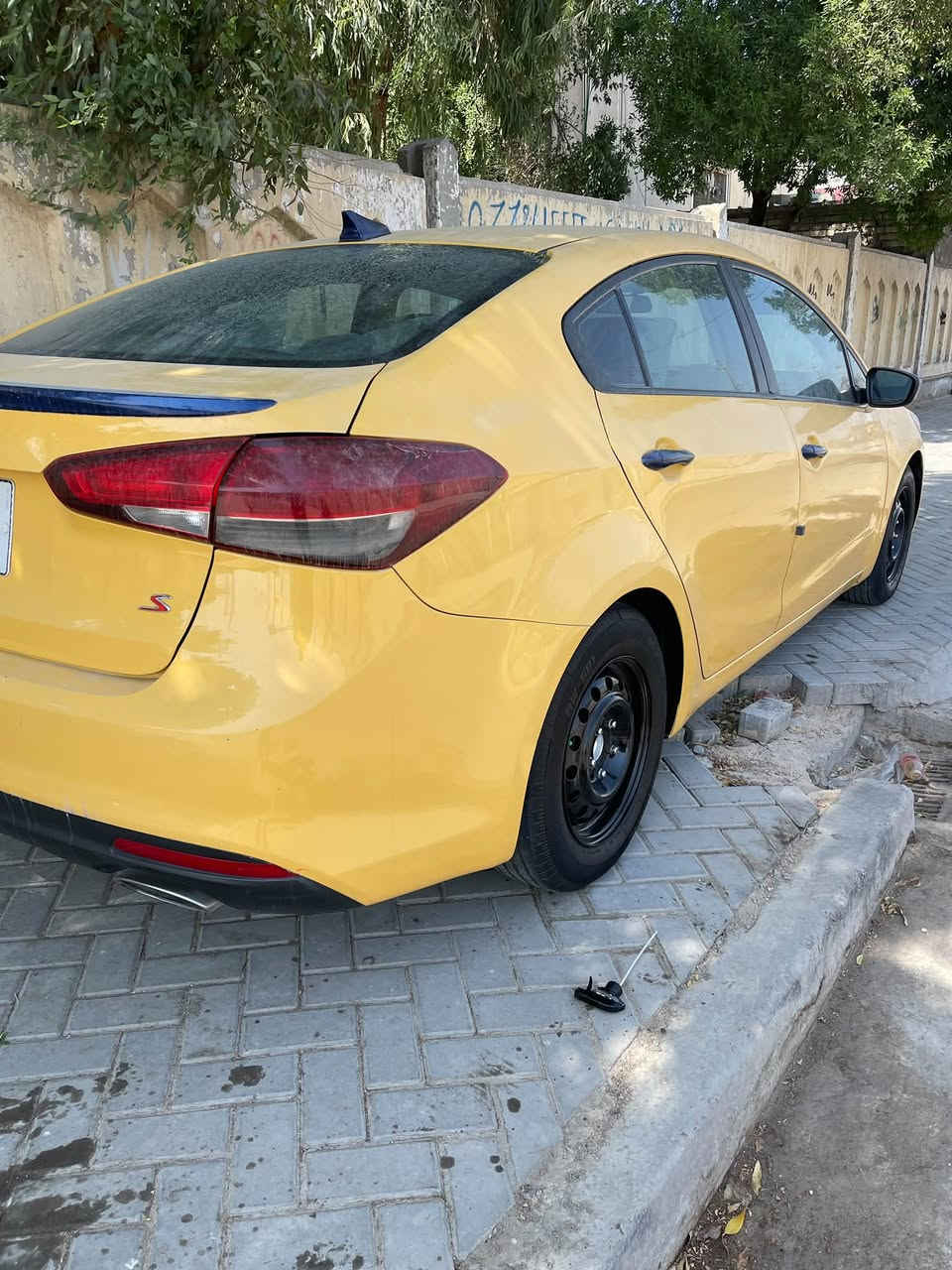 كيه فورتي 2017وارد امريكي السياره بدون حادث اكلين صور الحادث بالمنشور السياره جديده جداً او جاهزه من كلشي مكينه 2000دوش مكينه مامفتوحه مواصفات نص فول ماشيه 98الف رقم بغداد دولي بسمي السعر 107اوبيها مجال العنوان بغداد الامين الثانيه رقم الهاتف ***********
