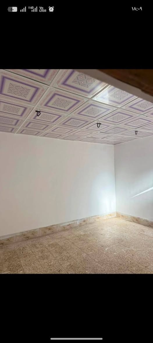 حي نداء 
بيت 100 البيع بل منطقه الذهبي 47281 قرب شارع المكاتب قرب موقف الكيات سعر البيت 65 مع مجال  رقم موبايل ***********
