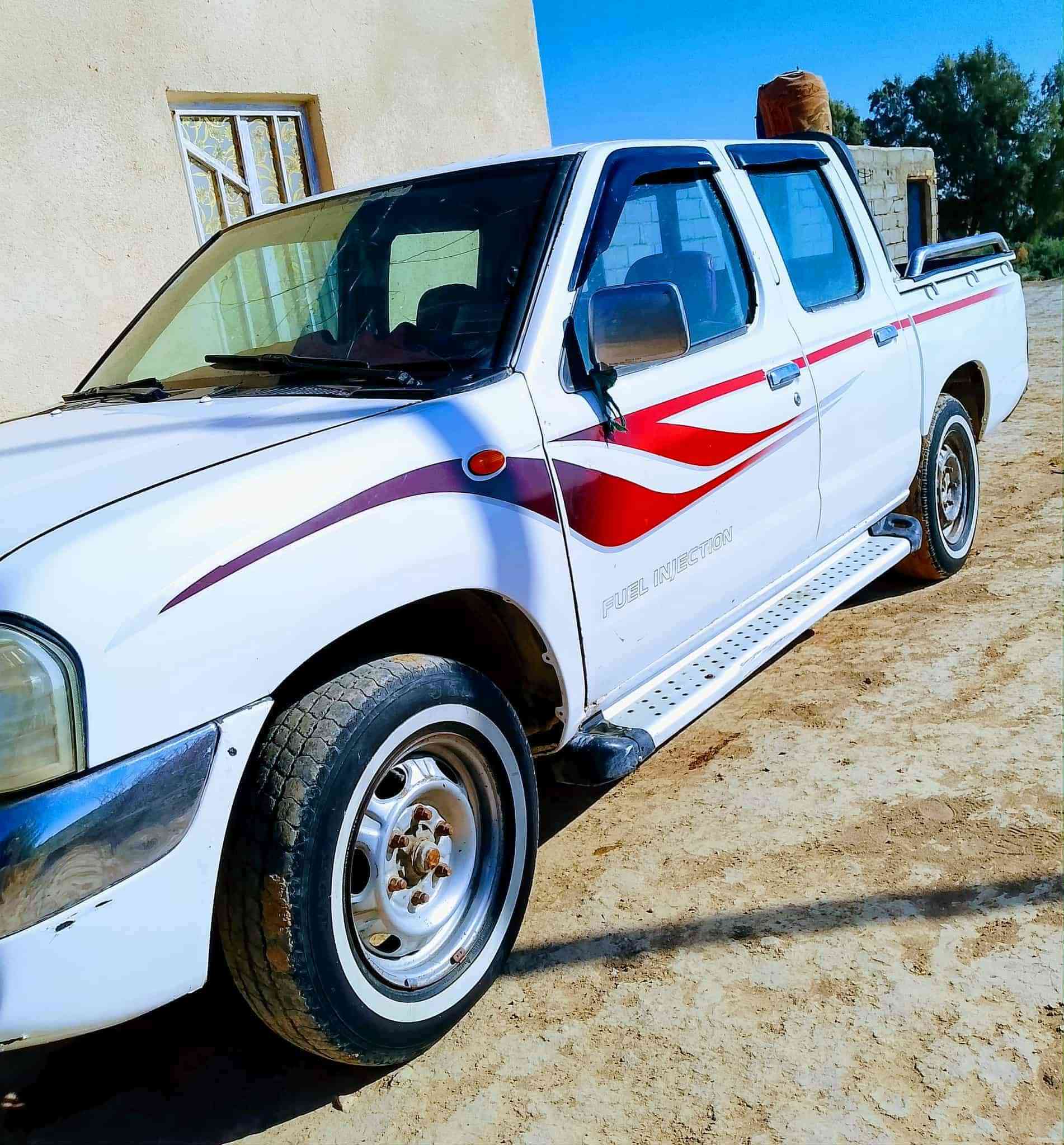 نيسان 207. 
سياره جاهزه الف ماتصرف عليه مراوس بستاركس

***********
