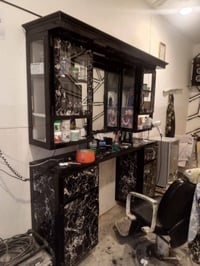 ديكور حلاق • للبيع