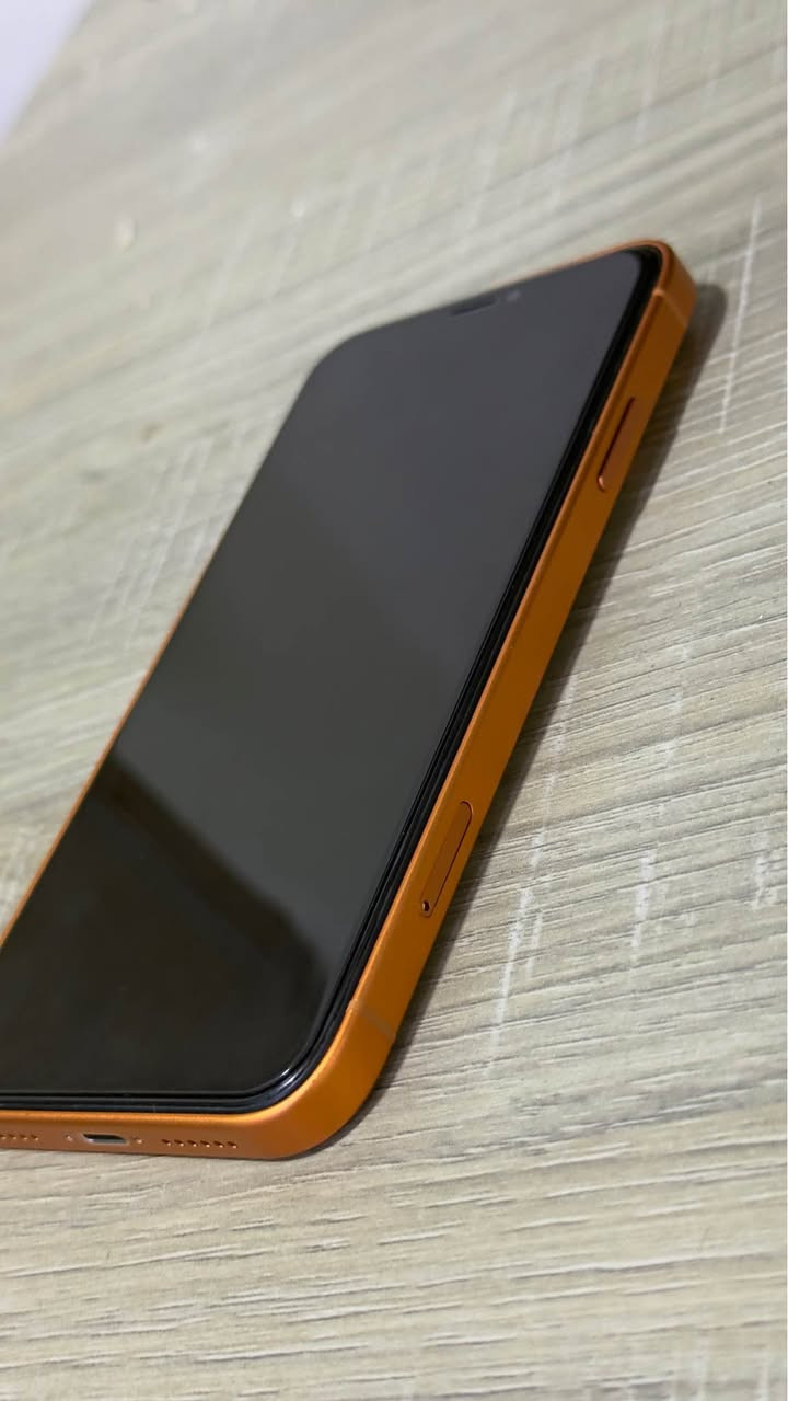 ايفون XR محور الى ايفون 17 برو ماكس ذاكرته 256 مستبدل بطاريه نسبتها 100‎%‎ فقط فيس ايدي متوقف التلفون كلشي شغال بي السعر 275 وبي مجال قليل للتواصل واتساب *********** البصرة, العراق
